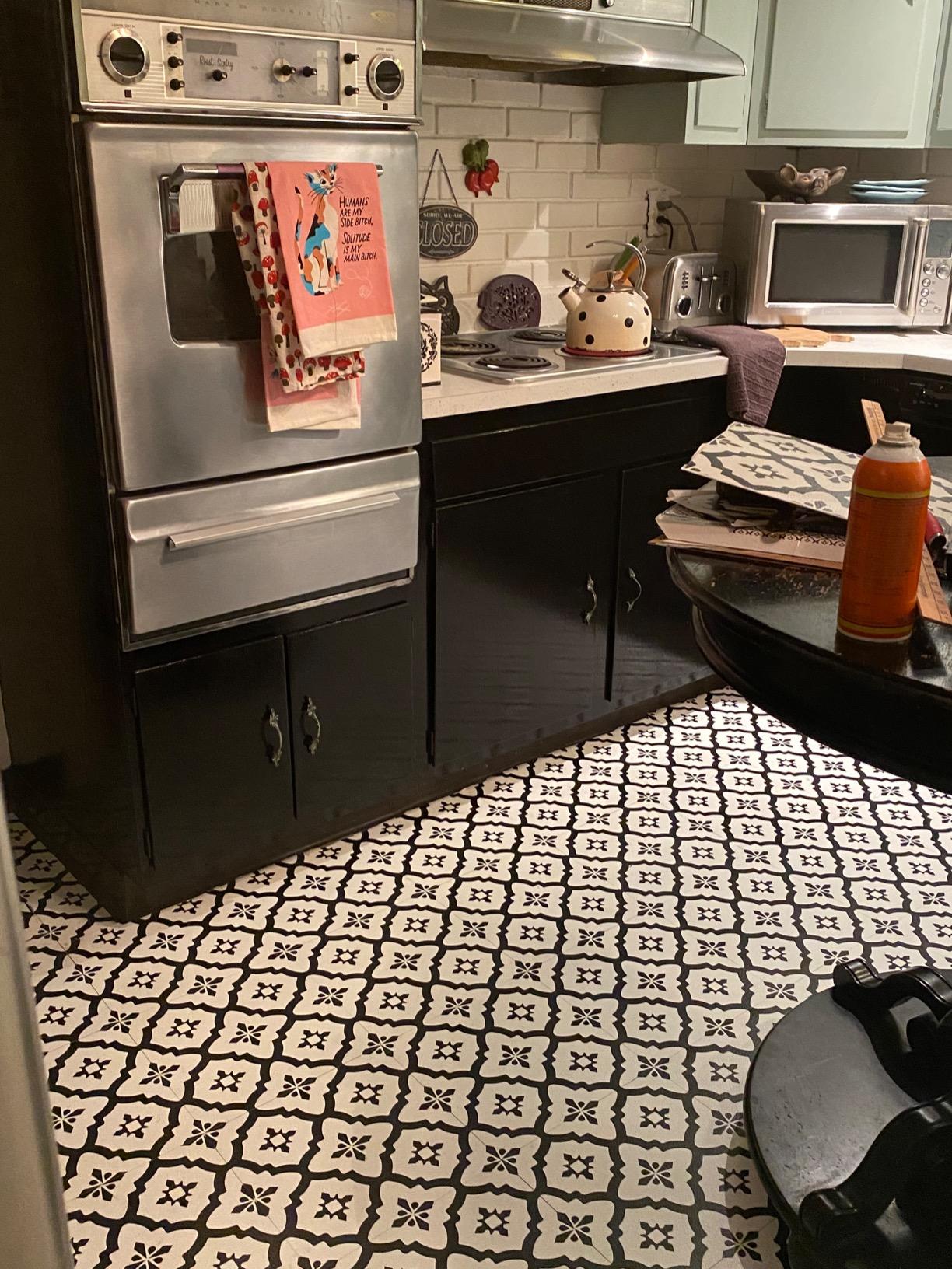 FloorPops Comet Peel and Stick Floor Tiles, Black, Geometric Vinyl Floor Tiles, Water Resistant, 12 in x 12 in, Pack of 10 customer photo 2