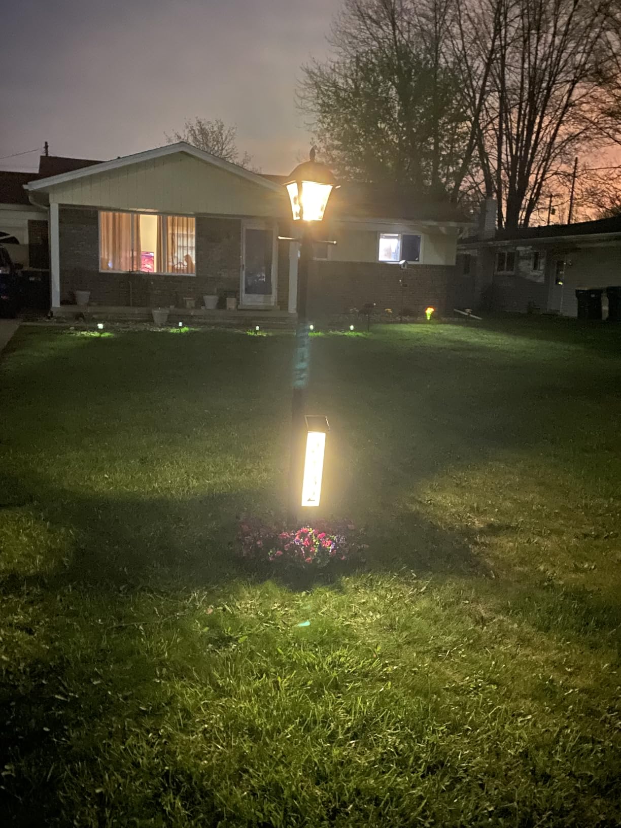 Gama Sonic Baytown II Bulb Solar Lamp Post Light Kit 77-inch Height, Outdoor Single Black Resin and Clear Lens Post Lamp with Pole and EZ Anchor In-Ground Auger, Warm White 2700K customer photo 2