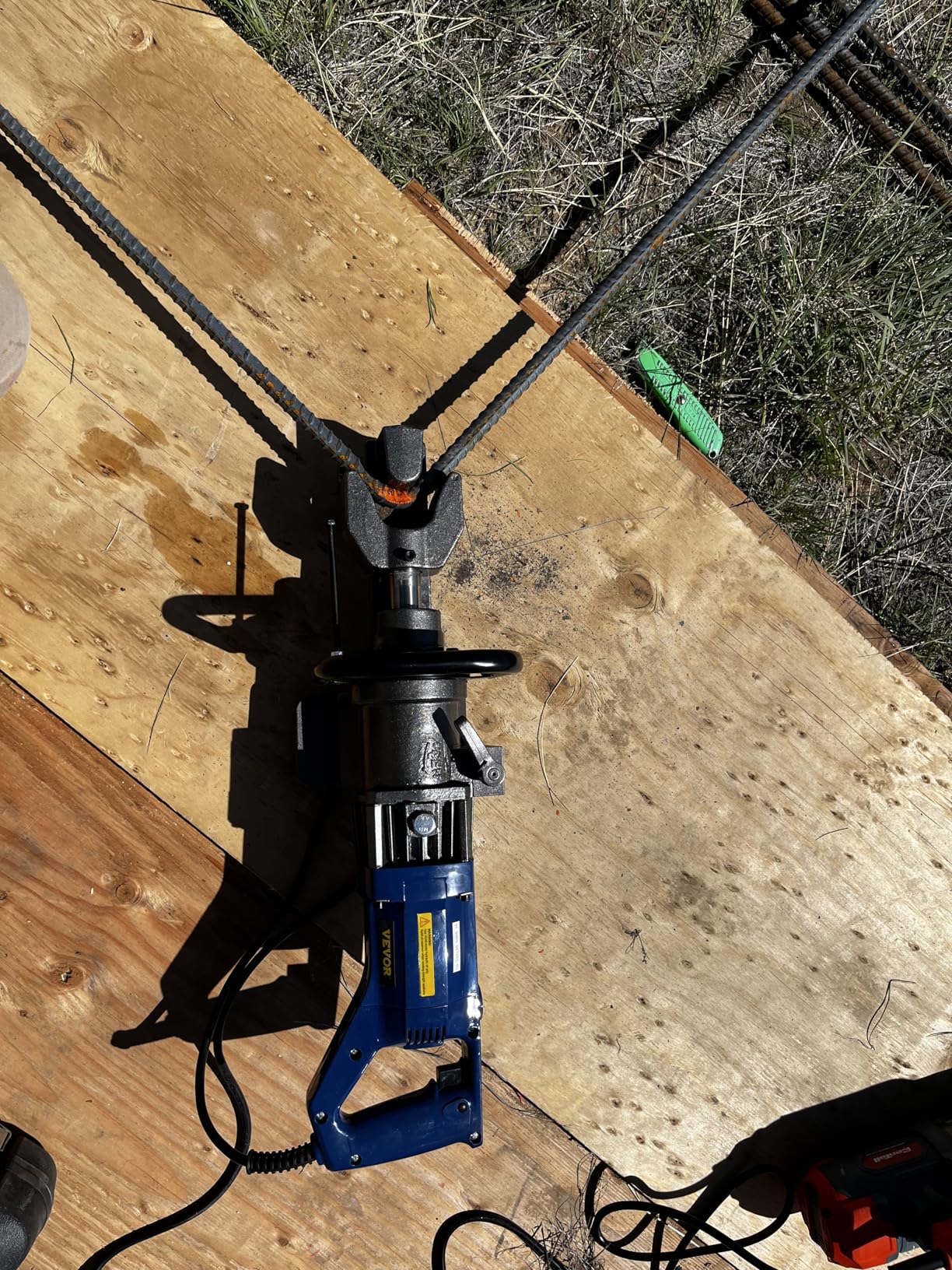 Happybuy Electric Hydraulic Rebar Bender, 900W Portable Electric Rebar Bender, Bending up to 5/8 Inch #5 4-16mm Rebar Bending Angle 0-90 Degrees, 110V customer photo 1