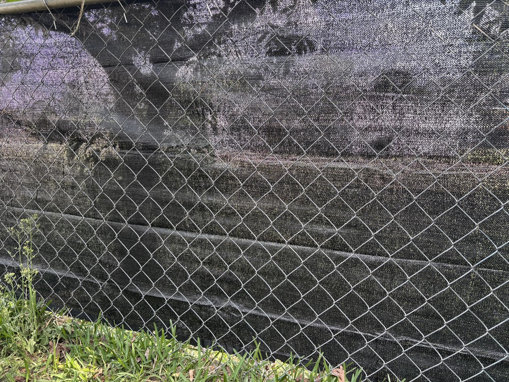 Shade&Beyond 4' X 50' Fence Privacy Screen Heavy Duty 170 GSM Fencing Mesh Shade Net Cover, Black customer photo 1