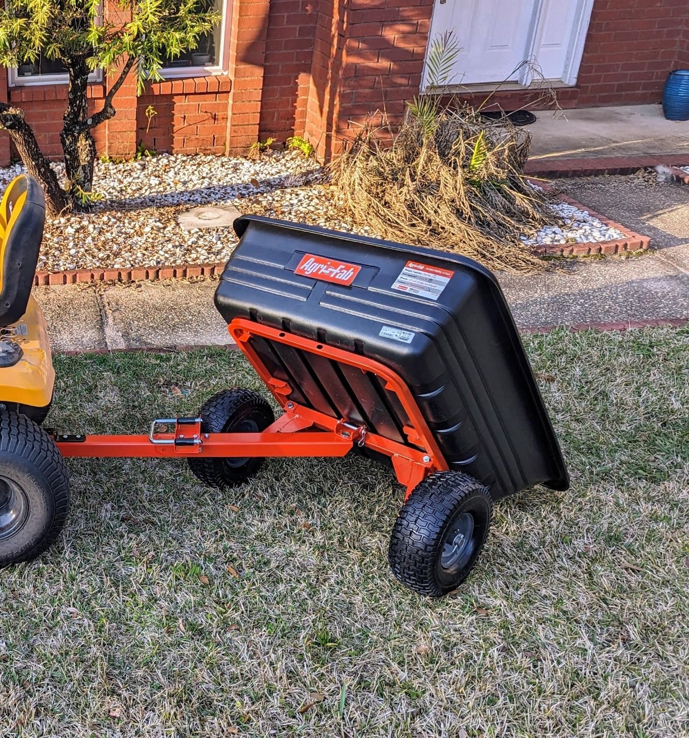 Agri-Fab 45-0533 650 lbs Tow Behind Poly Dump Cart, 10 CU. FT. Lawn & Garden Cart/Trailer customer photo 2