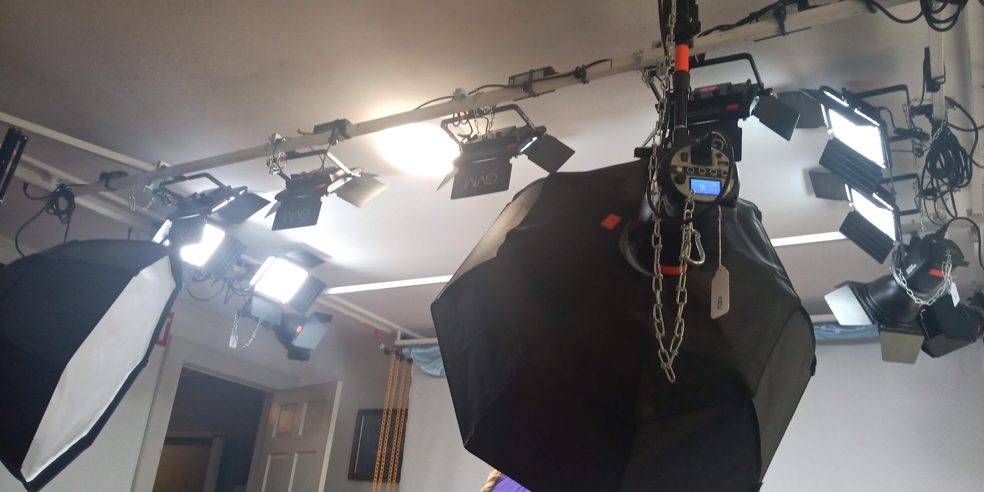 GVM 2 Pack LED Video Lighting Kits with APP Control, Bi-Color Variable 2300K~6800K with Digital Display Brightness of 10~100% for Video Photography, CRI97+ TLCI97 LED Video Light Panel +Barndoor customer photo 1