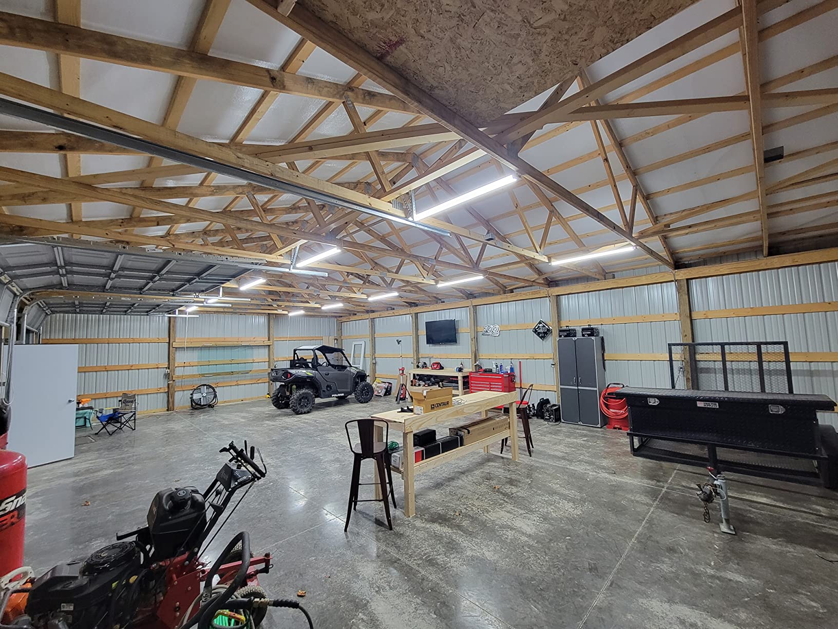 Sunco LED Garage Ceiling Lights Wraparound Fixture 4FT, Linkable Shop Light, 3500 LM, 40W=300W, 5000K Daylight, Hardwired, Surface Mount, Utility Workshop Light ETL 2 Pack customer photo 1