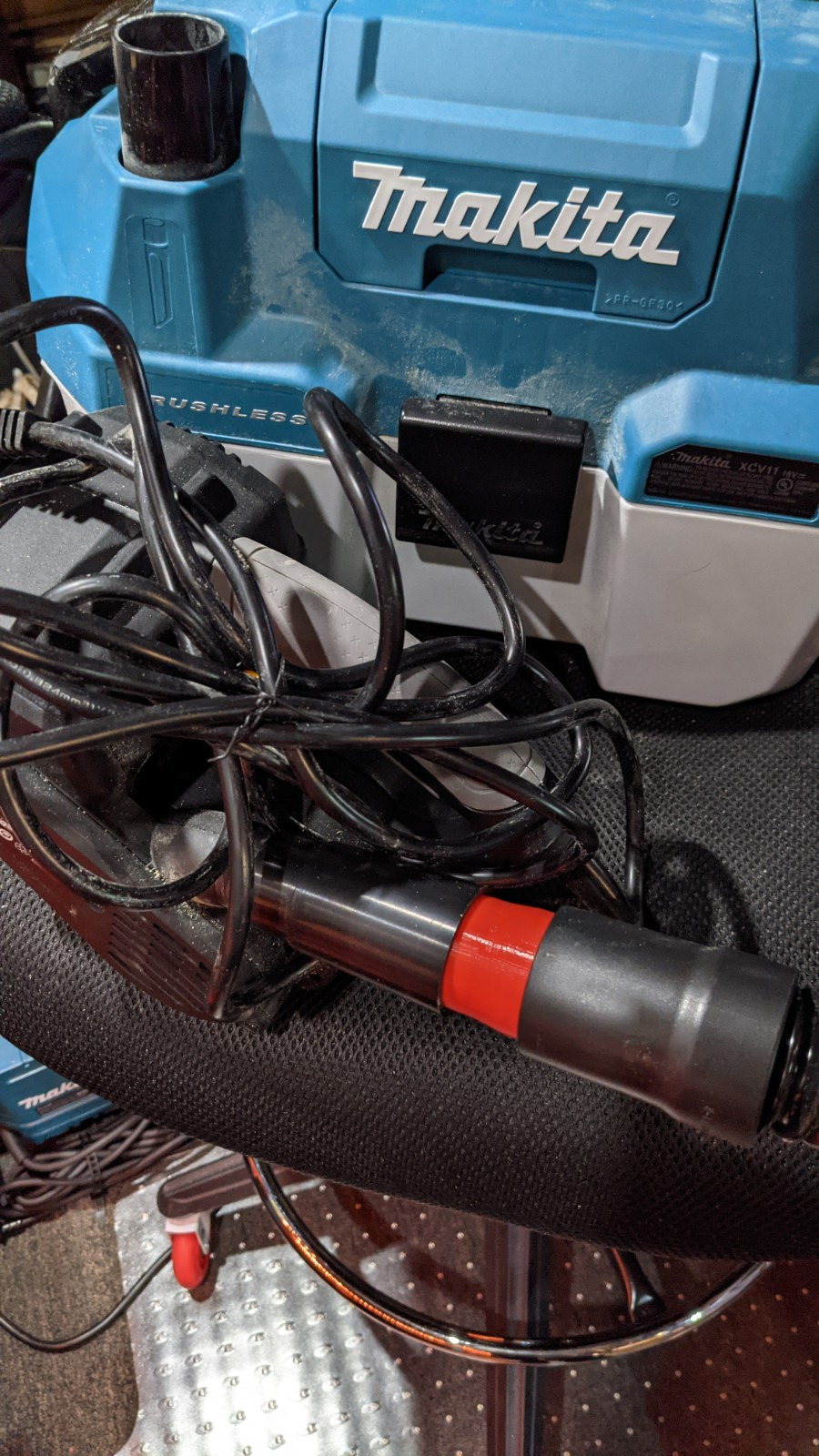 Makita XCV11Z 18V LXT Lithium-Ion Brushless Cordless 2 Gallon HEPA Filter Portable Wet/Dry Dust Extractor/Vacuum, Tool Only customer photo 2