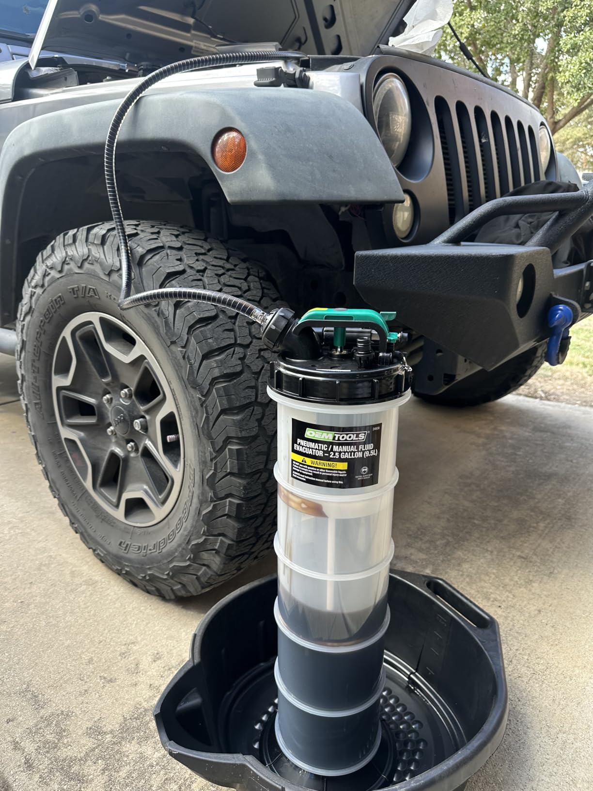 OEMTOOLS Pneumatic/Manual Fluid Extractor, 6L Oil Extractor Pump, 5ft Hose customer photo 2