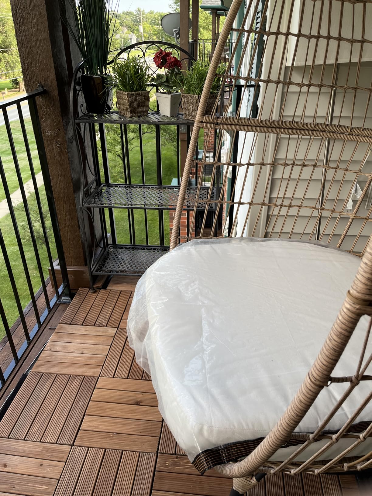 Yaheetech 110pcs Patio Deck Tiles Composite Decking Floor Tiles 12 x 12in Interlocking Fir Wood Indoor Outdoor Patio Garden Deck, Brown customer photo 1