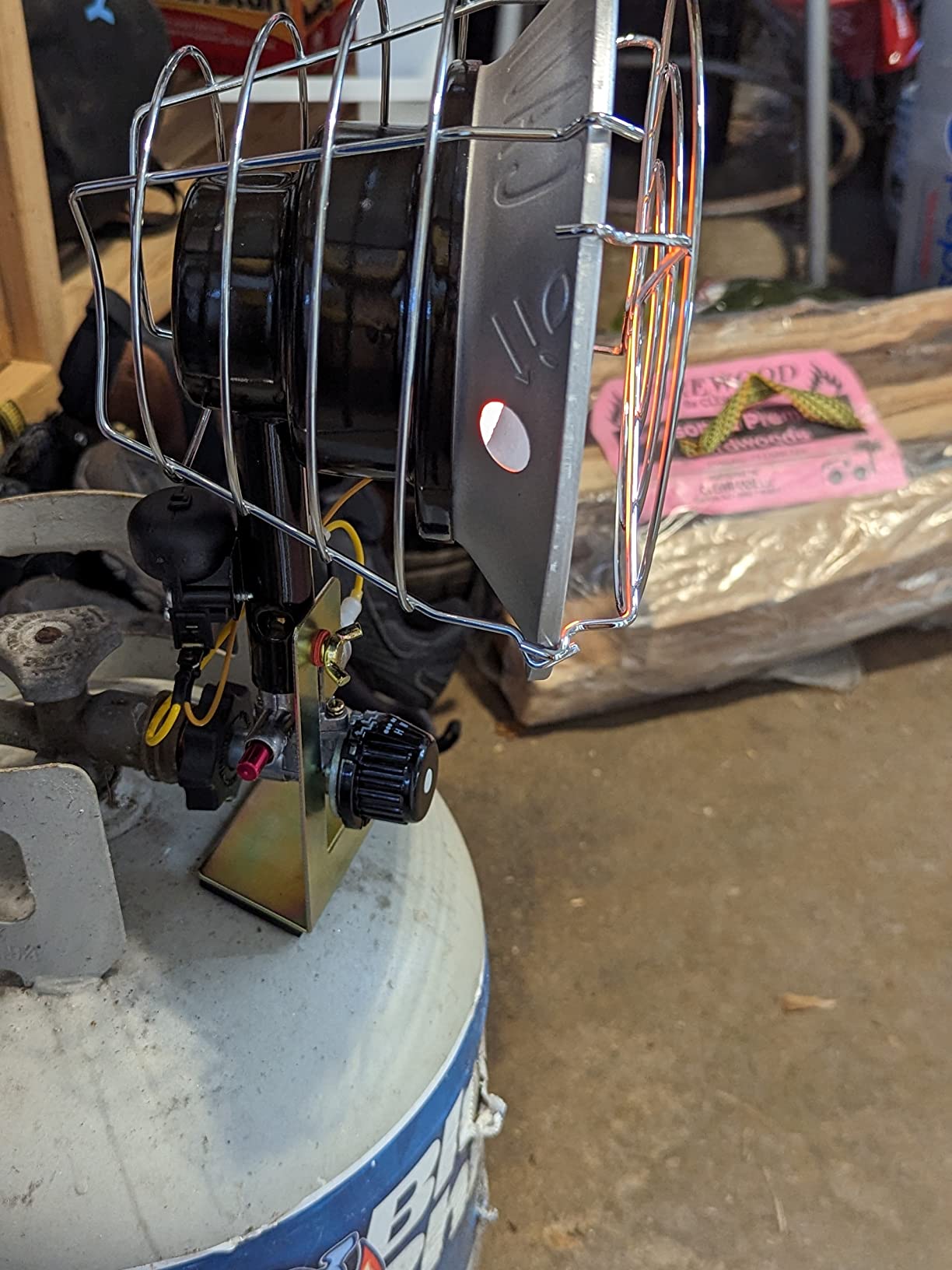 World Marketing of America TT-15CSA Propane(LP) Tank Top Heater with Tip-over Shut-off customer photo 2