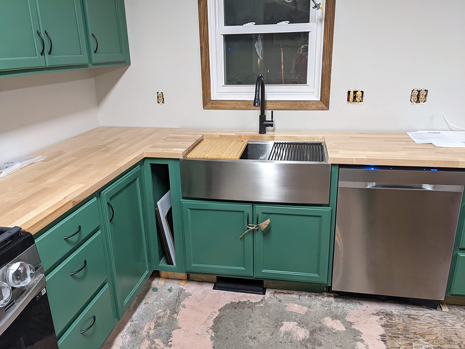 Kraus Kore 33-Inch Farmhouse Workstation 16 Gauge Single Bowl Stainless Steel Kitchen Sink with Accessories customer photo 1