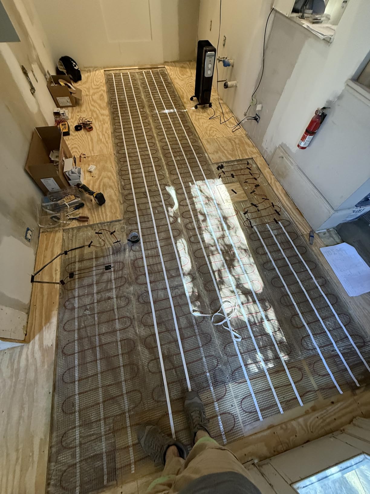 LuxHeat 30sqft Floor Heating Mat Kit - 120v Electric Radiant Floor Heating System - Heated Flooring System for Tile & Laminate - Includes UWG4 WiFi Programmable Thermostat w/GFCI, Alarm & Sensor customer photo 1