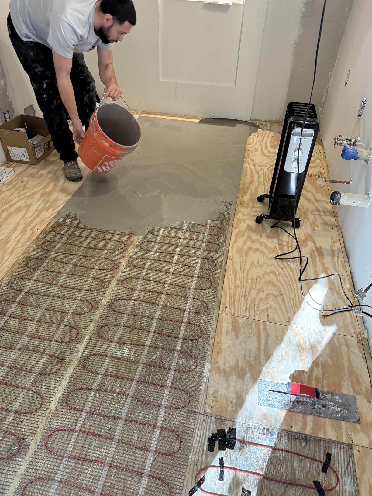 LuxHeat 30sqft Floor Heating Mat Kit - 120v Electric Radiant Floor Heating System - Heated Flooring System for Tile & Laminate - Includes UWG4 WiFi Programmable Thermostat w/GFCI, Alarm & Sensor customer photo 2