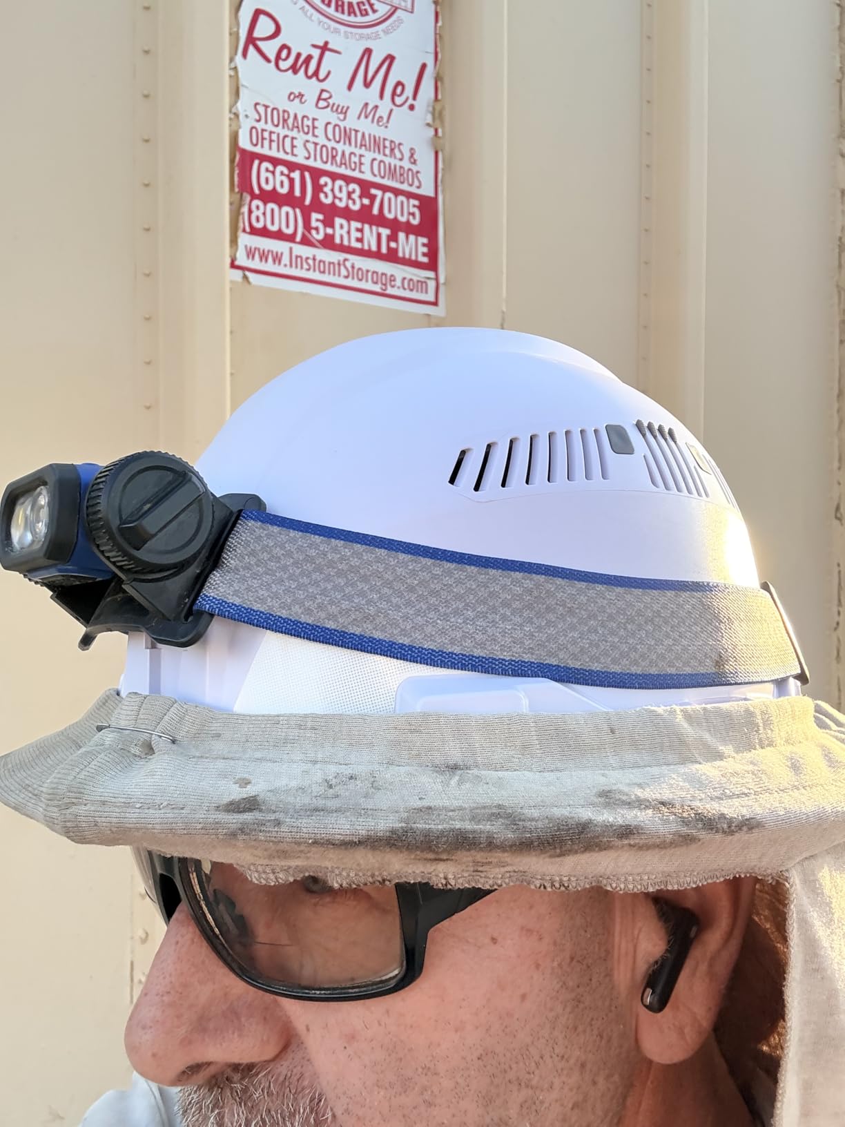 Klein Tools 60407RL Hard Hat, Rechargeable Headlamp, Vented, Full Brim Style, Padded Self-Wicking Odor-Resistant Sweatband, White customer photo 1