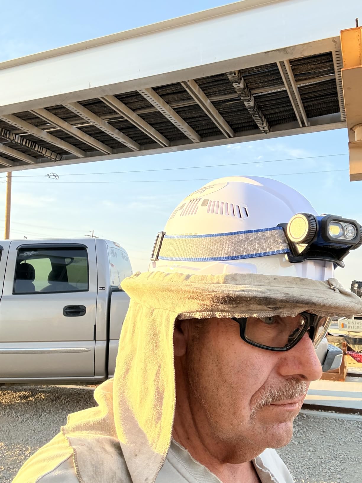 Klein Tools 60407RL Hard Hat, Rechargeable Headlamp, Vented, Full Brim Style, Padded Self-Wicking Odor-Resistant Sweatband, White customer photo 2