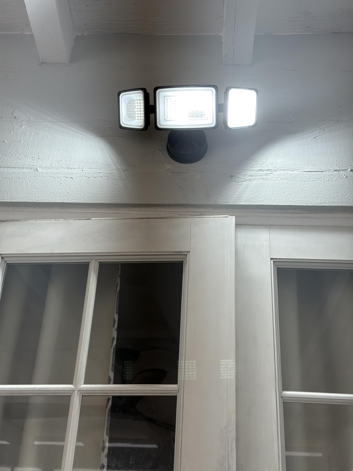 Onforu 150W LED Security Light, 15000LM Outdoor Indoor Flood Light Switch Controlled, IP65 Waterproof LED Exterior Floodlight, 6500K White Wall Mount Security Lighting for Entryway, Garage, Yard, Eave customer photo 2