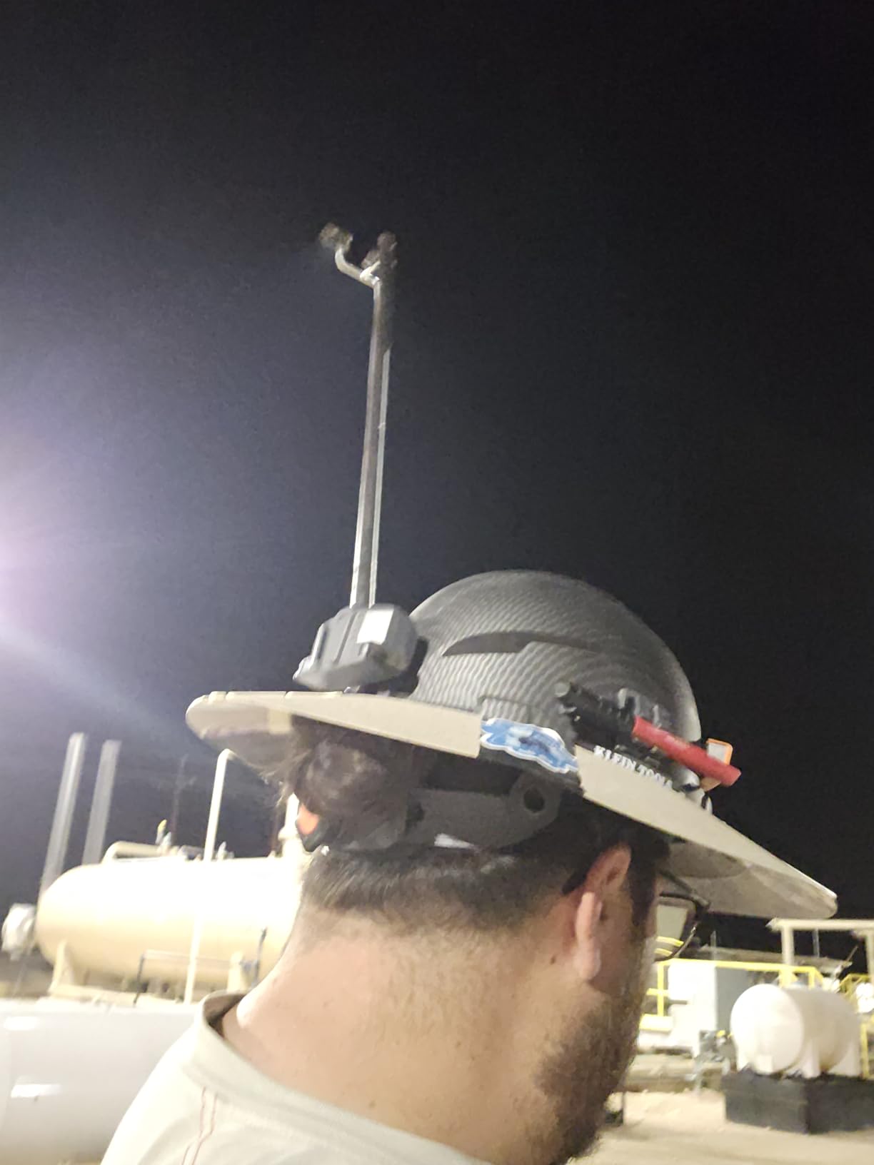 Klein Tools Hard Hat, Non-Vented Full Brim, Premium KARBN Pattern, Class E, Tested up to 20kV, Padded Sweat-Wicking Sweatband, Top Pad customer photo 2