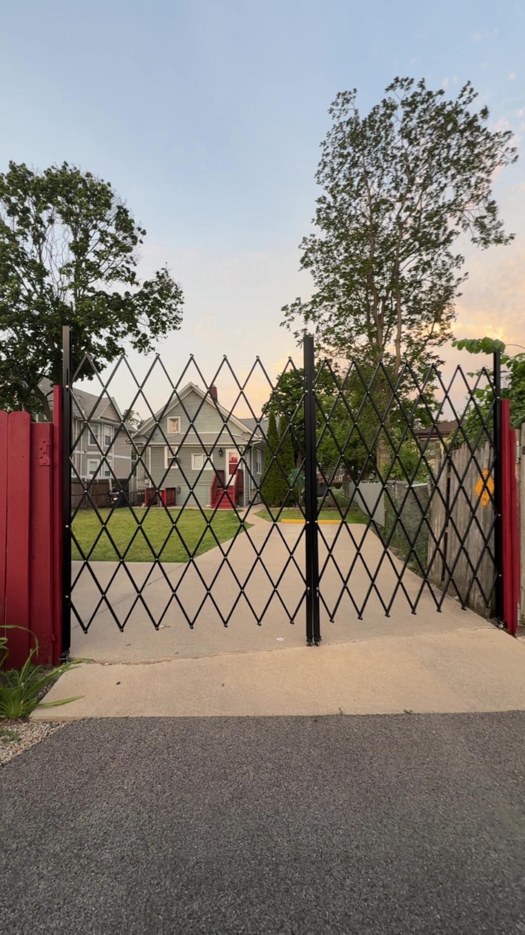 VEVOR Single Folding Security Gate 61