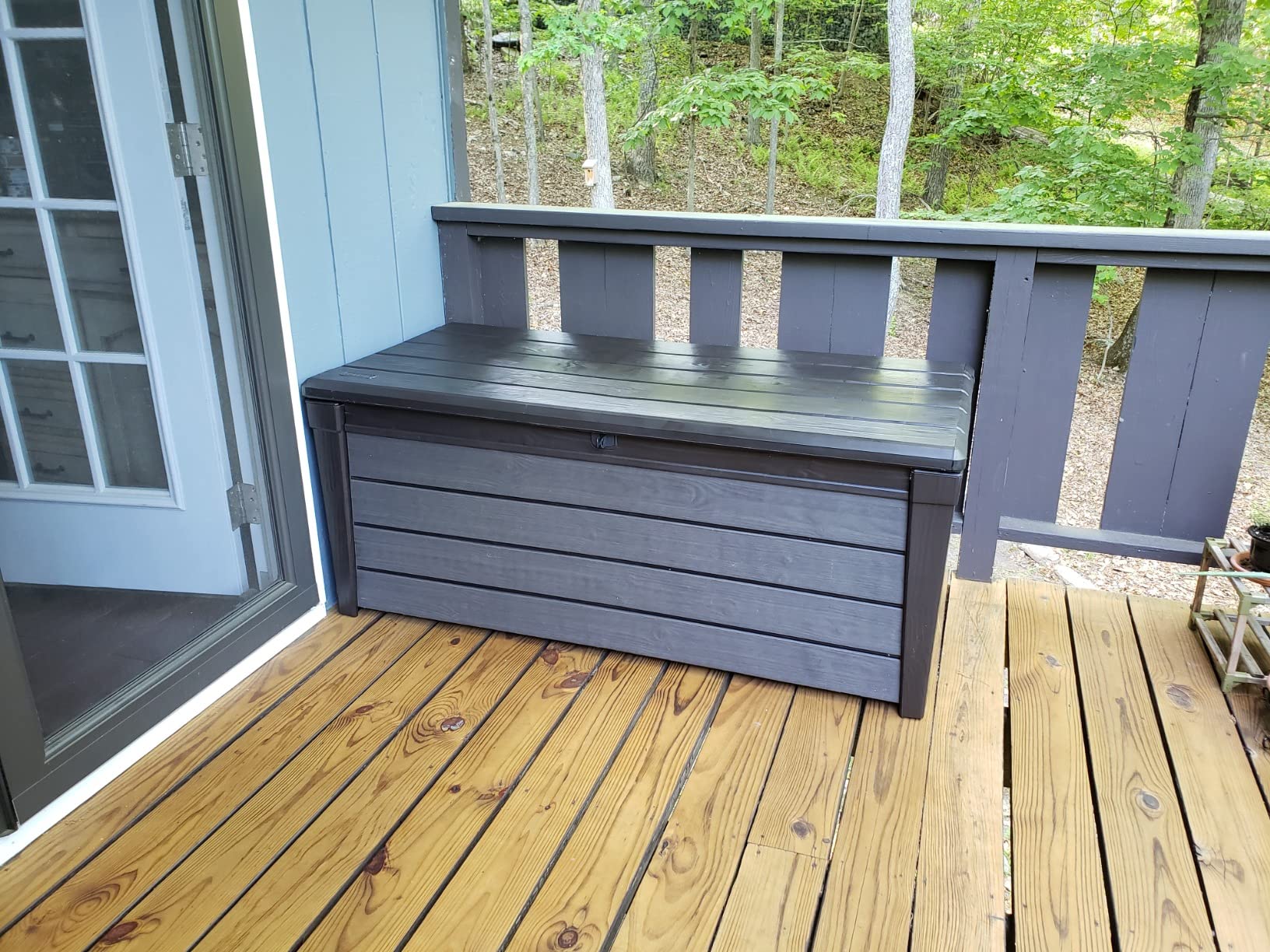 Keter Outdoor Storage Deck Box, for Patio, Backyard & Garden, Brushwood, 120 Gal, Brown - Lockable, Organizing, and Waterproof Plastic Container Bench customer photo 1