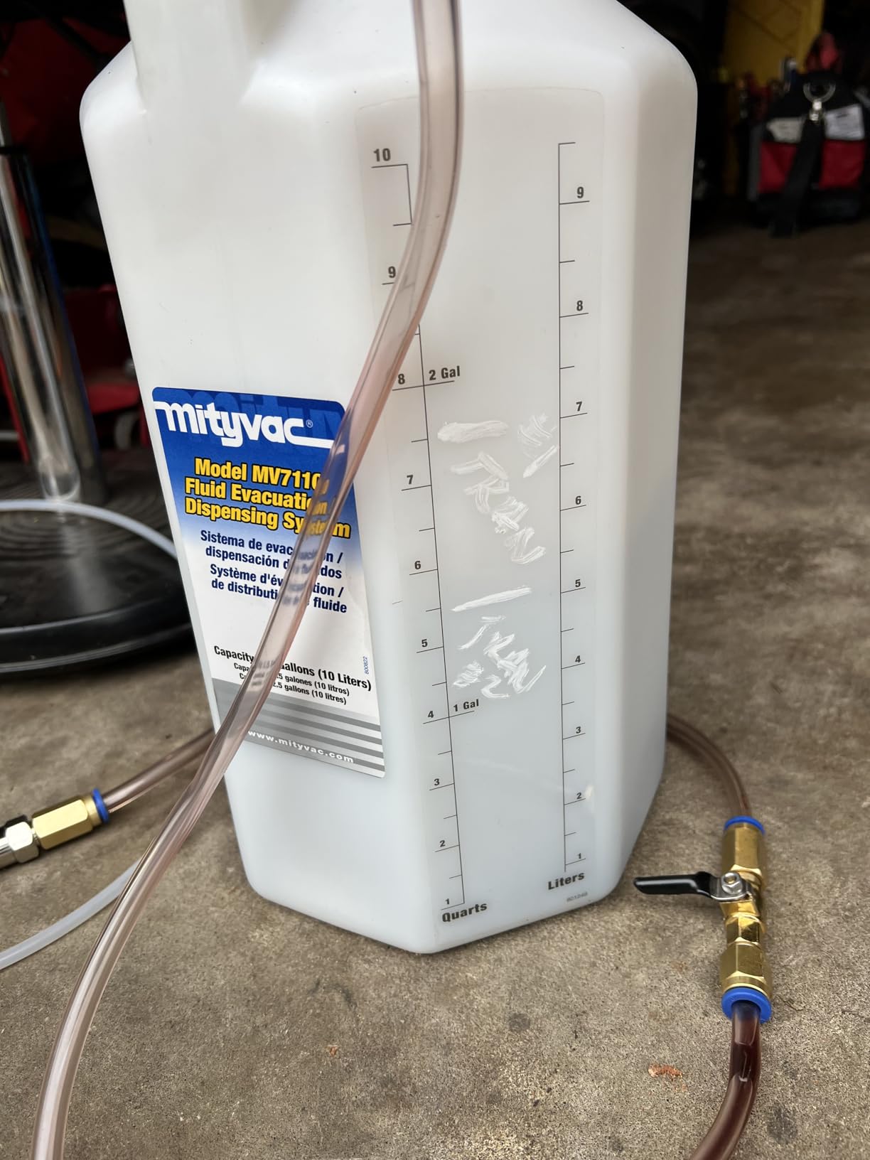 Mityvac MV7110 Fluid Extractor Dispenser for Evacuating, Topping-Off, Refilling Reservoirs or Bleeding Hydraulic Brake/Clutch Systems, 2.5 Gallon, 120 PSI, Compressed Air, Vacuum or Positive Pressure customer photo 1
