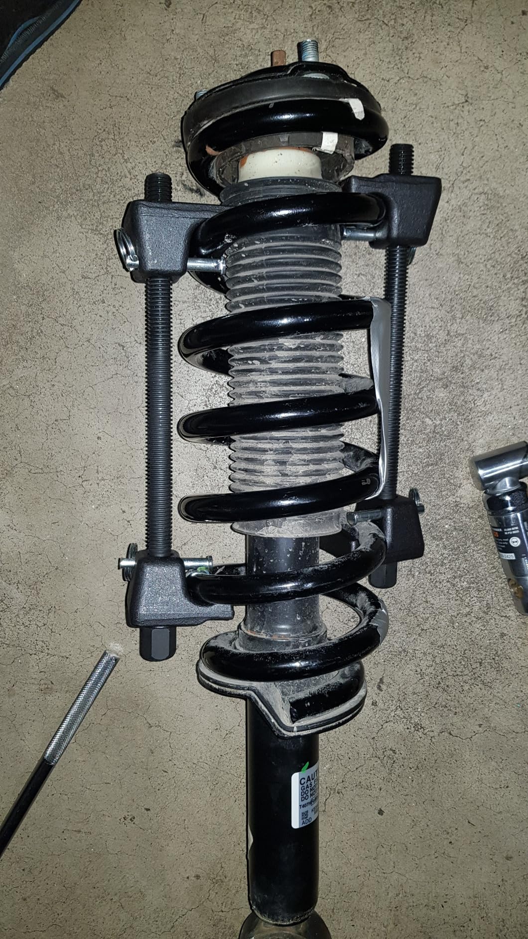 OEMTOOLS 37036 Strut Spring Compressor, Car Spring Compressor Tool, Coil Spring Compressor for Heavy Duty Springs customer photo 1