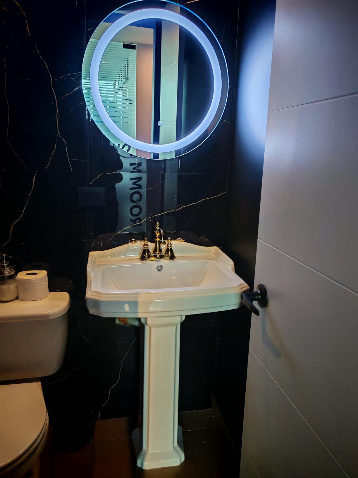 DeerValley Dynasty 23x19 Inch White Pedestal Sink, Ceramic Bathroom Sink with Overflow and Backsplash, DV-1P522 customer photo 1
