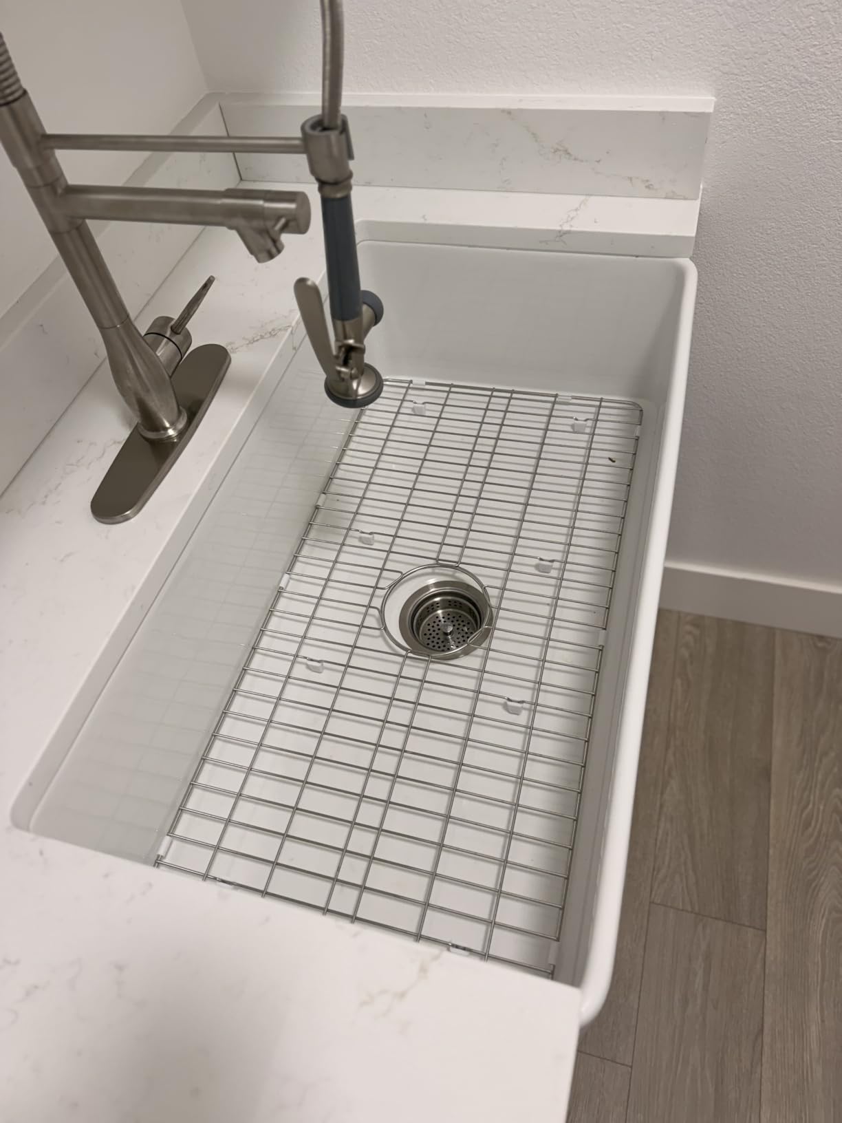 Miuara Farmhouse Sink 33 x 18 Inch White Fireclay Apron Front Kitchen Sink customer photo 1