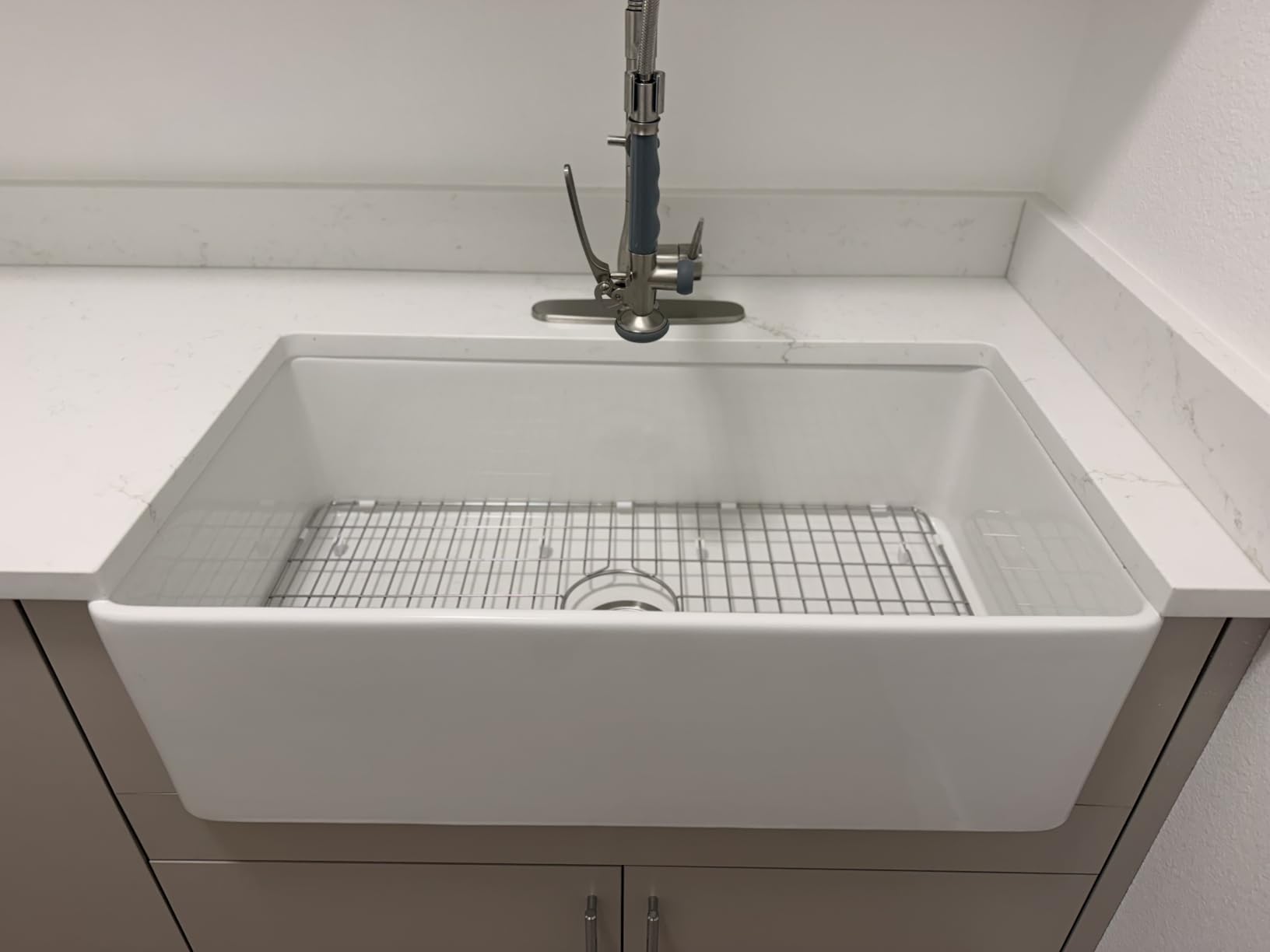 Miuara Farmhouse Sink 33 x 18 Inch White Fireclay Apron Front Kitchen Sink customer photo 2