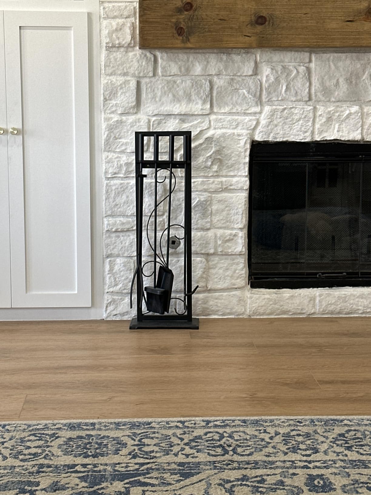 Kingson 5-Piece Heavy Duty Wrought Iron Fireplace Tool Set - Durable Indoor & Outdoor Fireplace Accessories with Decorative Black Finish - Stylish and Functional Hearth Decor for Fireplaces customer photo 1
