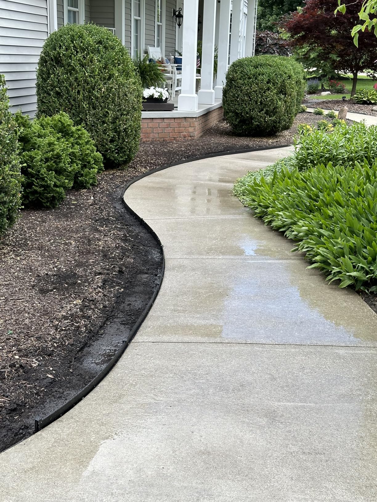 EasyFlex Aluminum Landscape Edging Project Kit, 8 Metal Garden Edging Pieces with Spikes, 48 feet, Black (1806BK-48C) customer photo 1