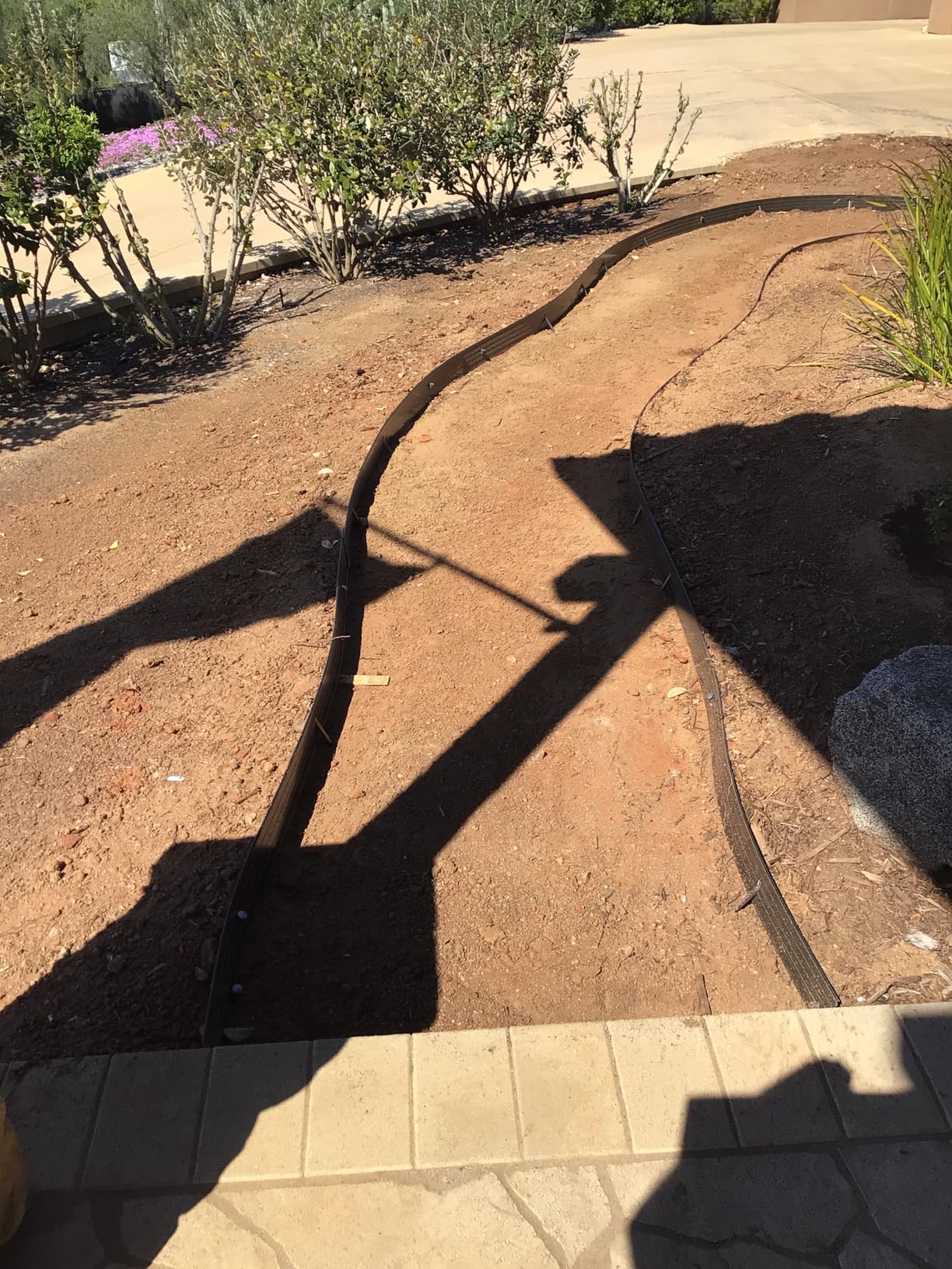 EasyFlex Aluminum Landscape Edging Project Kit, 8 Metal Garden Edging Pieces with Spikes, 48 feet, Black (1806BK-48C) customer photo 2