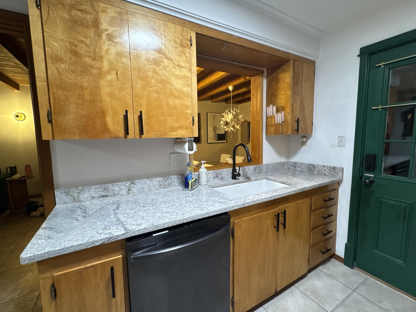 DeerValley Undermount Kitchen Sink 32 inch White Fireclay Farmhouse Sink customer photo 1