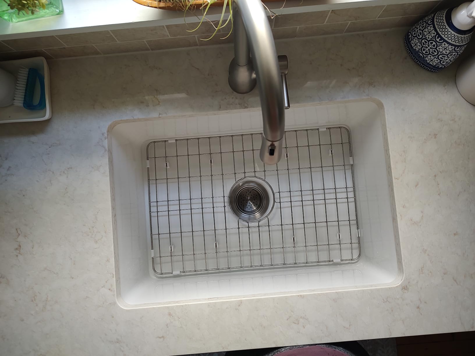 DeerValley Undermount Kitchen Sink 32 inch White Fireclay Farmhouse Sink customer photo 2