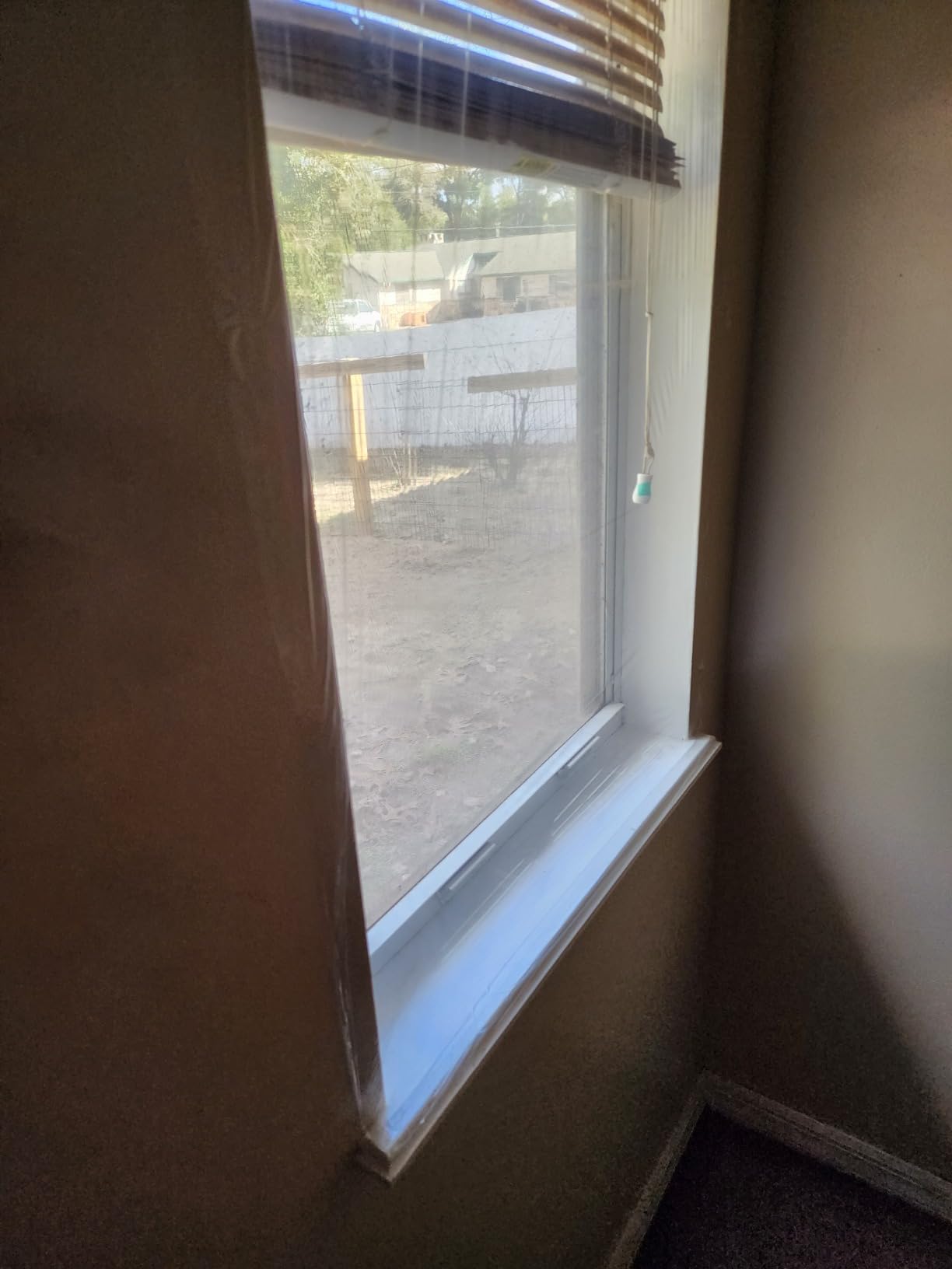 Duck MAX Strength Window Insulation Kit, Winter Window Seal Kit Fits up to 5 Windows, Heavy Duty Shrink Film Cuts to Size for Easy Indoor Installation, Window Tape Included, 62 In. x 210 In., Clear customer photo 1