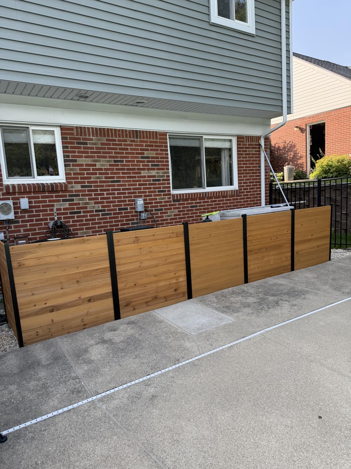 Enclo Premium Wood Privacy Screen, Cedar DIY No Dig Kit | 4ftH x 4ftW, 2 Panels, Trash Can Fence, EC18029 customer photo 2
