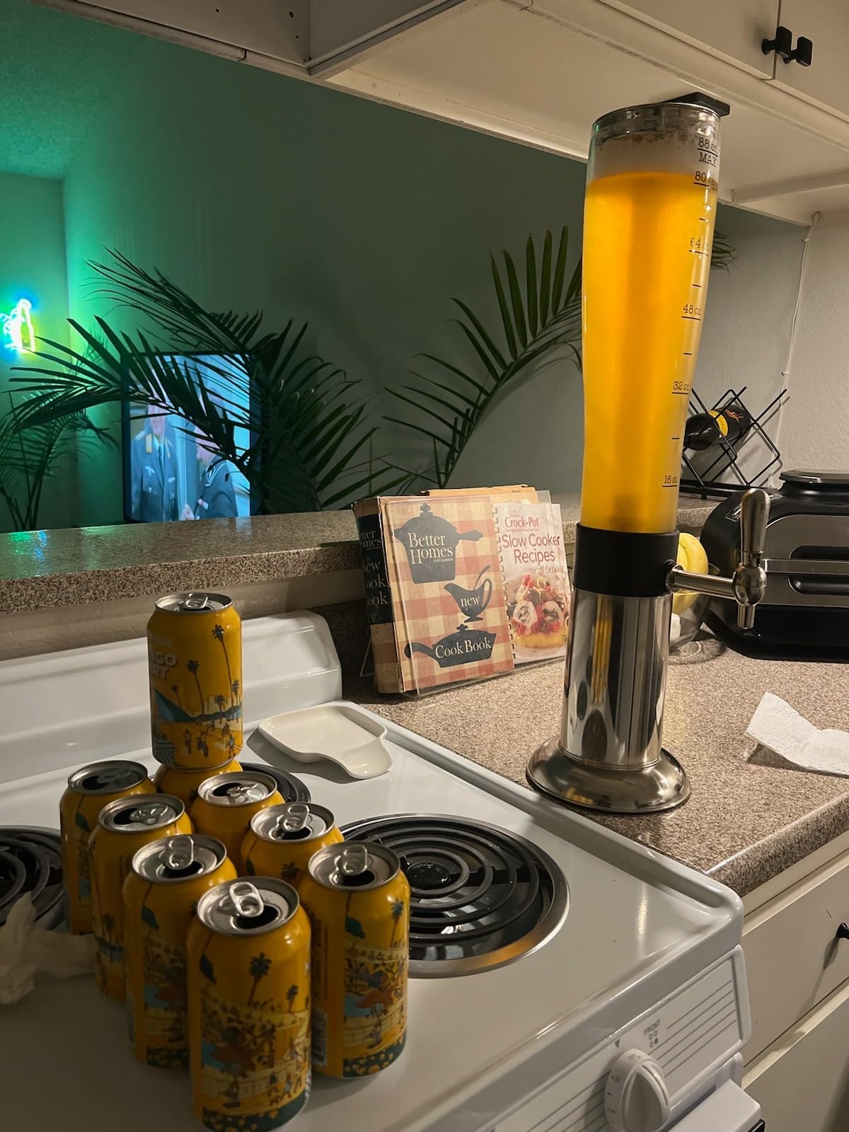 Hammer + Axe Beverage Dispenser - 88 oz Party Drink Dispenser with Ice Tube & Tap | Drink Fountain for Beer, Water, Iced Tea | Mimosa Tower | Margarita Tower | BBQ & Tailgate Essential | Home Bar Accessory customer photo 2