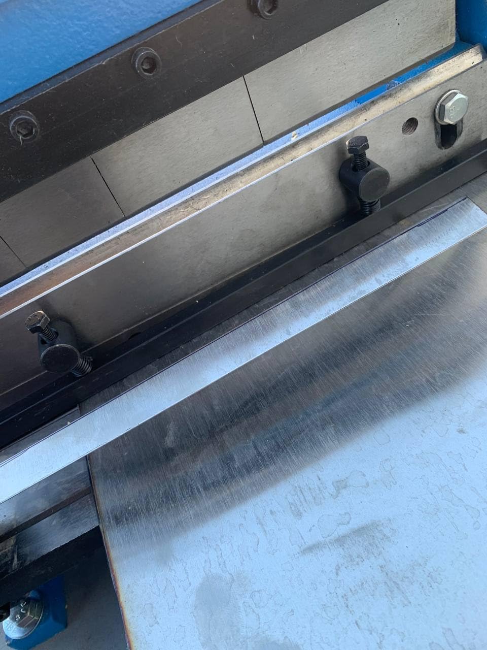VEVOR Sheet Metal Brake, 12-inch, 3-In-1 Combination Shear Brake Roll Machine, 20-Gauge Capacity with Shears and Slip Roll Machine customer photo 2
