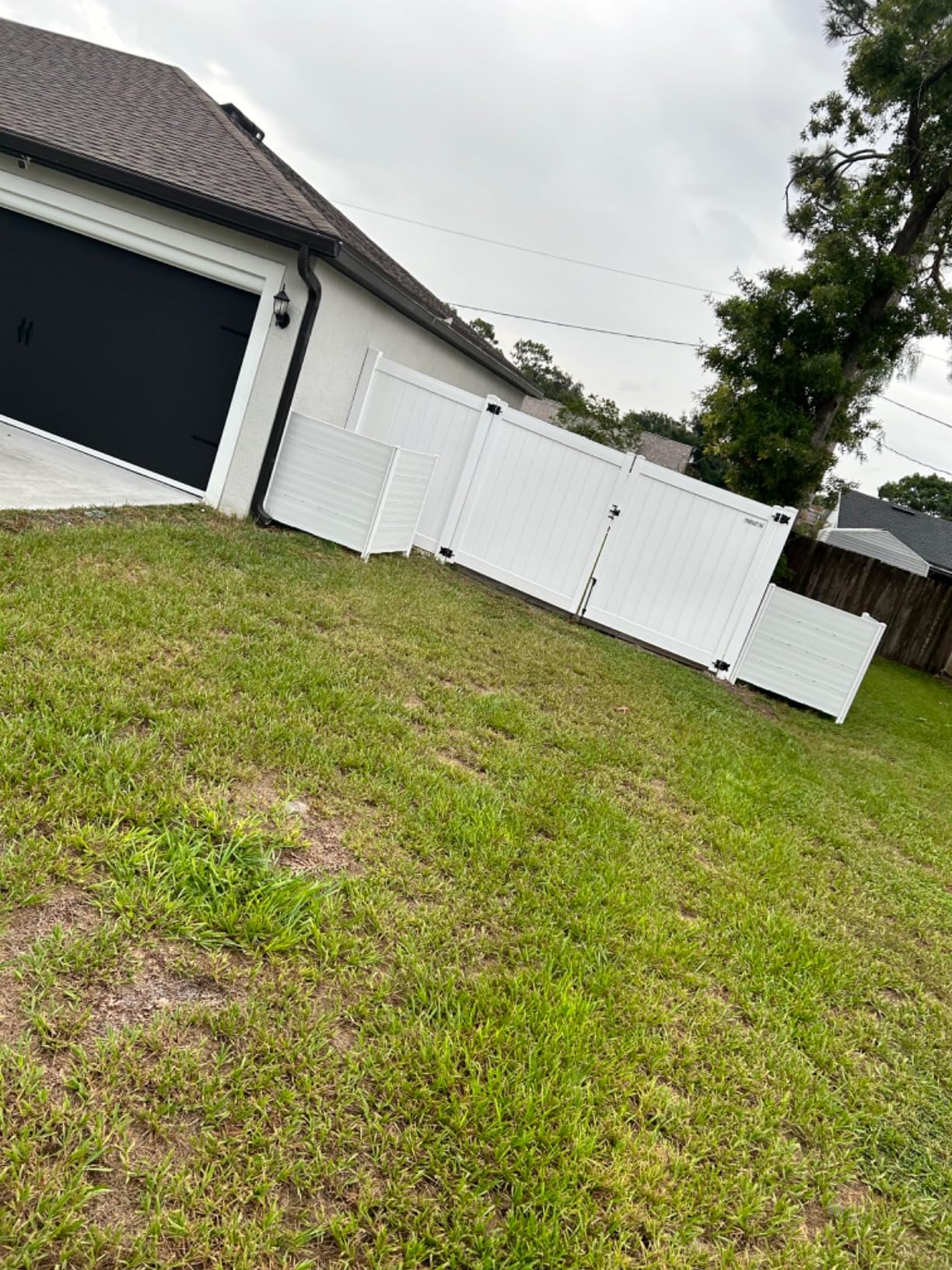 VINGLI Outdoor Privacy Screen Fence Panels, Garden Air Conditioner Fence, 2 White Panels customer photo 1