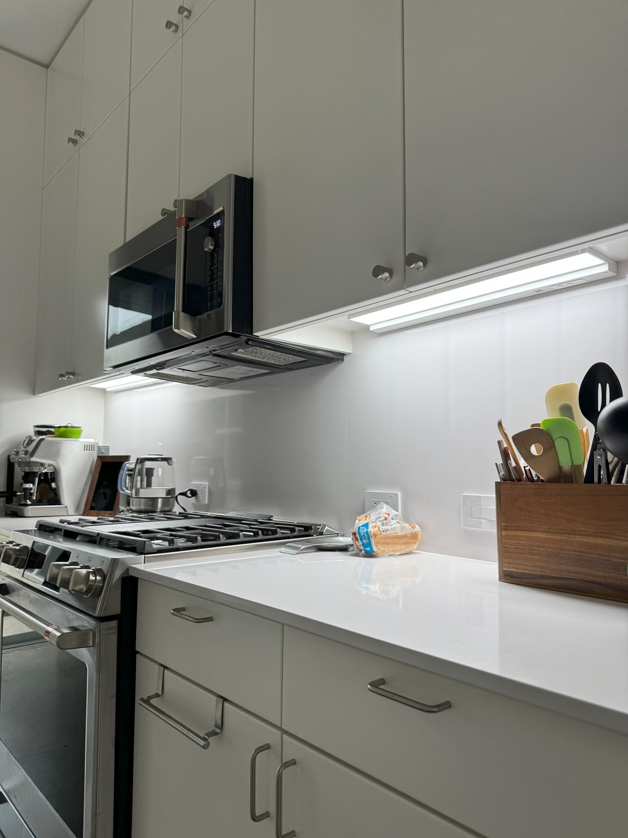 Cync GE Reveal HD+ Smart LED Undercabinet Bar Light, 24in, Color Changing & Tunable White customer photo 1