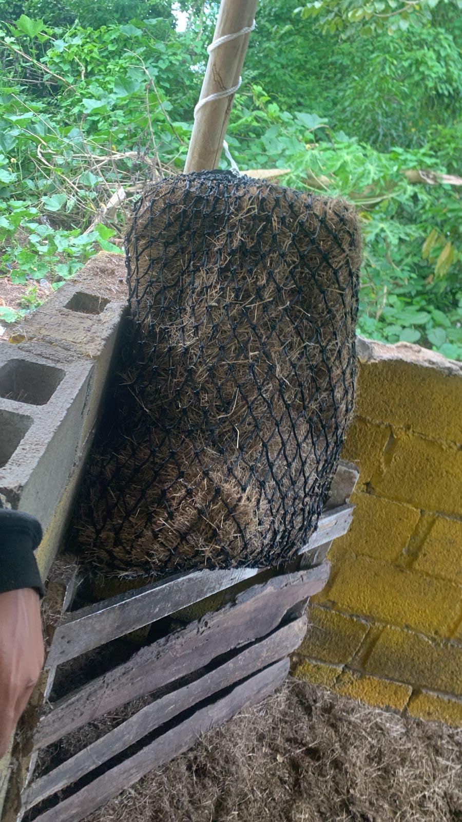 Bloomoak Slow Hay Net Feeder for Horses, Durable Soft Black PE Hay Bales Bags with 2