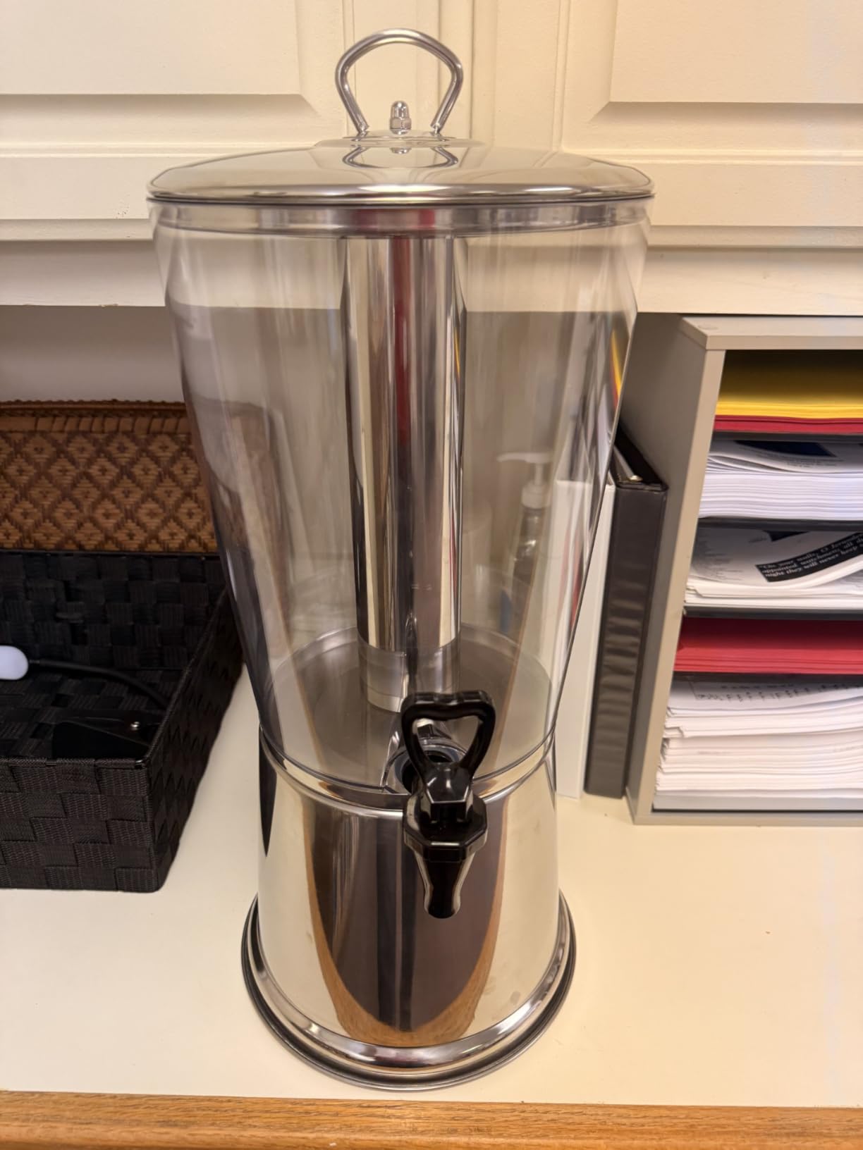 FULIYE Beverage Dispenser with Stand, Drink Dispensers for Parties, Beverage Dispenser with Ice Container, 2.2 Gallon/8L, Clear Acrylic Stainless Steel Lemonade Dispenser for Buffet, Cafe, Bar customer photo 1