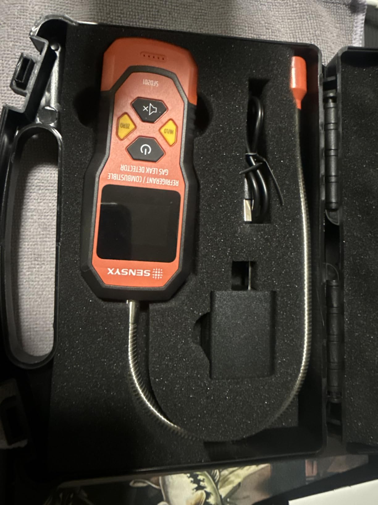 HVAC Refrigerant and Combustible Gas Leak Detector, Rechargeable | 2-in-1 model SFD201 detects Freon and combustible gas; halogen sniffer for air conditioning and automotive leak detection customer photo 1