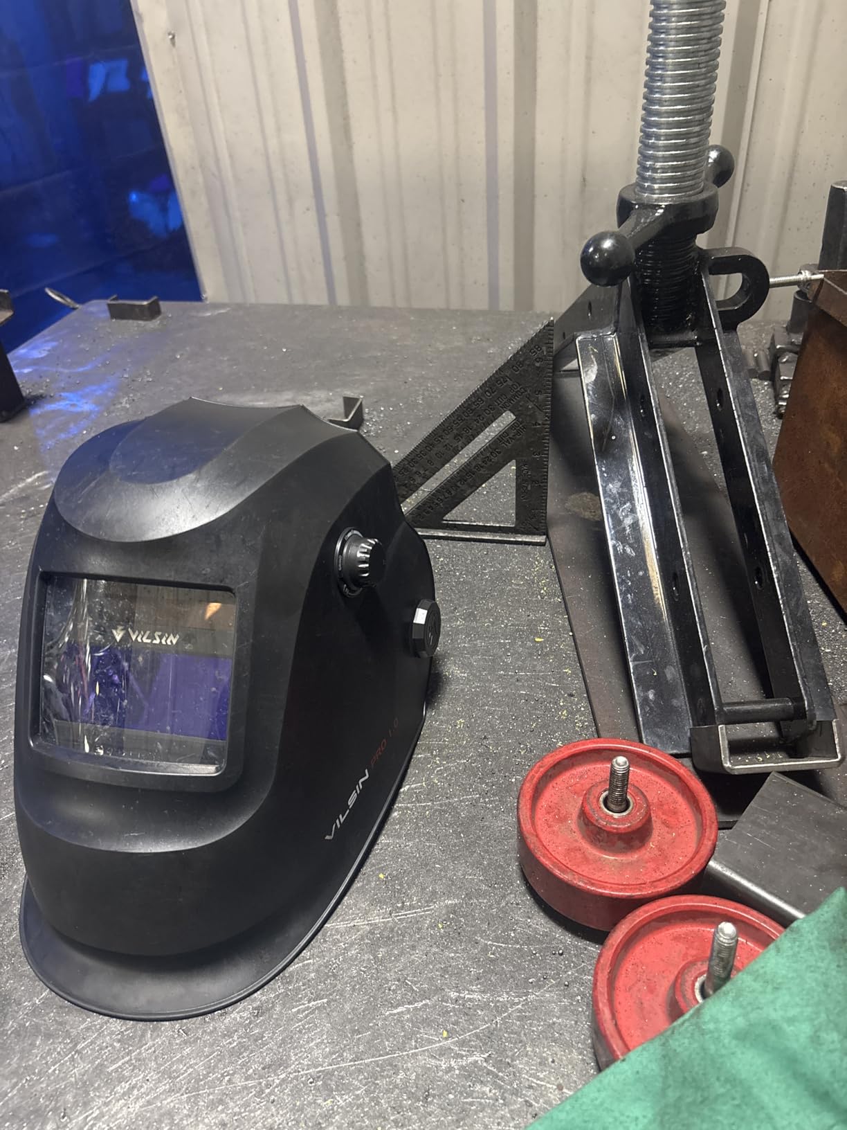 VILSIN Welding Helmet Auto Darkening Solar Powered Welding Hood with 2 Arc Sensor,Wide Shade 3/4-8/9-13 for TIG MIG ARC Weld Grinding Welder Helmet,Black customer photo 1