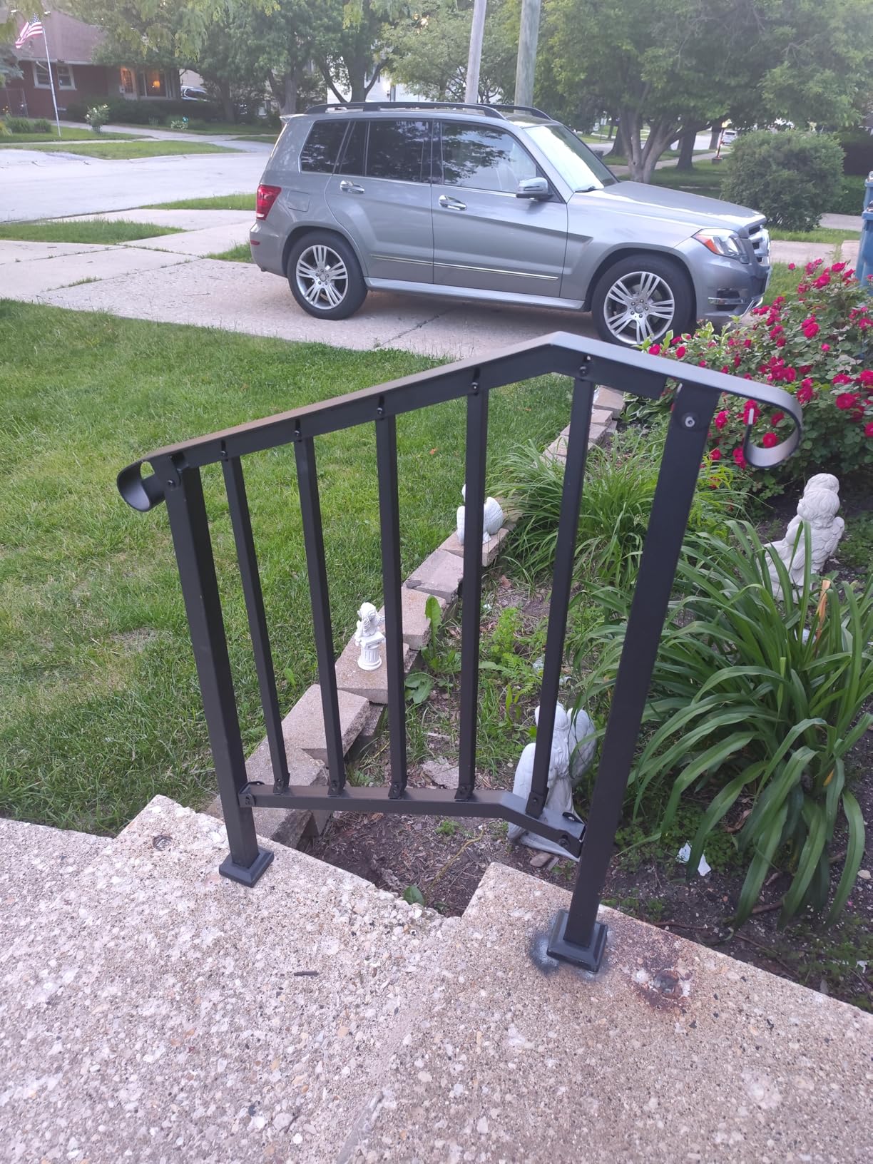 VEVOR Handrails for Outdoor Steps, 5 Step Stair Hand Rail Kit, Transitional Carbon Steel Railings with Installation Kit, Stair Rails for Seniors, Concrete Steps & Porch & Deck, Black Retro Arch customer photo 2
