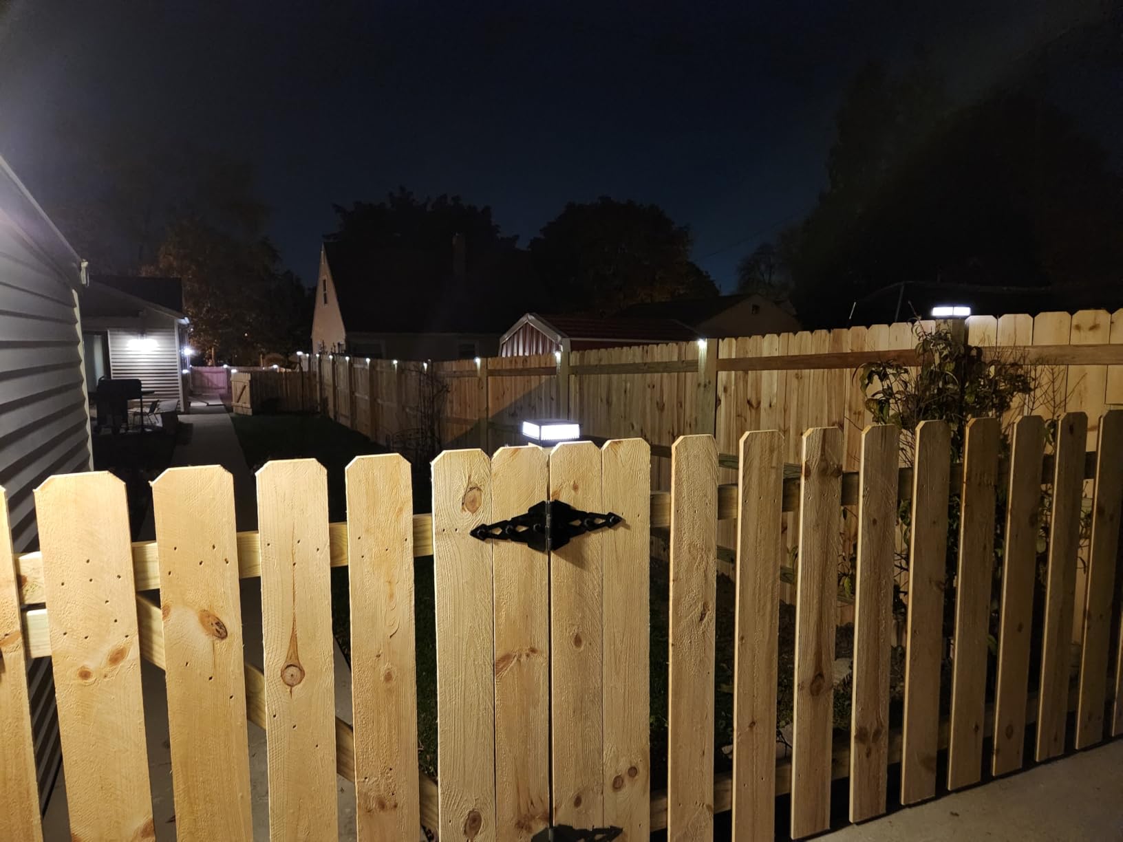 Peasur 4x4 Solar Post Cap Lights Outdoor with 3 Lighting Modes, 2 Packs LED Post Light Solar Powered Waterproof, Fence Deck Lights for 4x4/3.5x3.5 Wood/Vinyl Posts customer photo 1