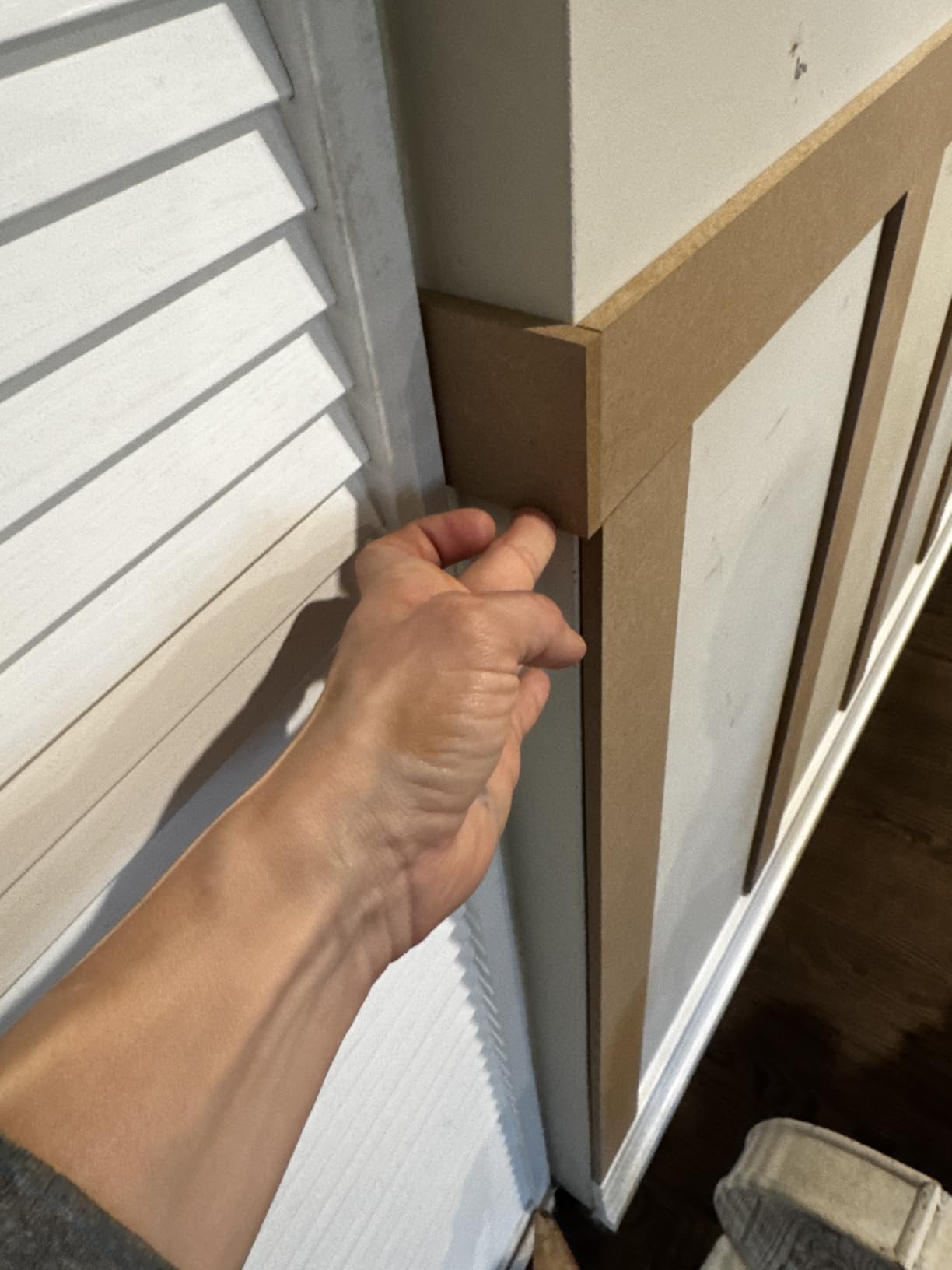 Weysat 20 Pcs MDF Wainscoting Kit 107.5 x 80 inch Pre Cut Board and Batten Wall Panel Kit Ready to Assemble Accent Wall Molding Decor Mdf Wainscoting Panels for DIY Interior Moulding customer photo 1