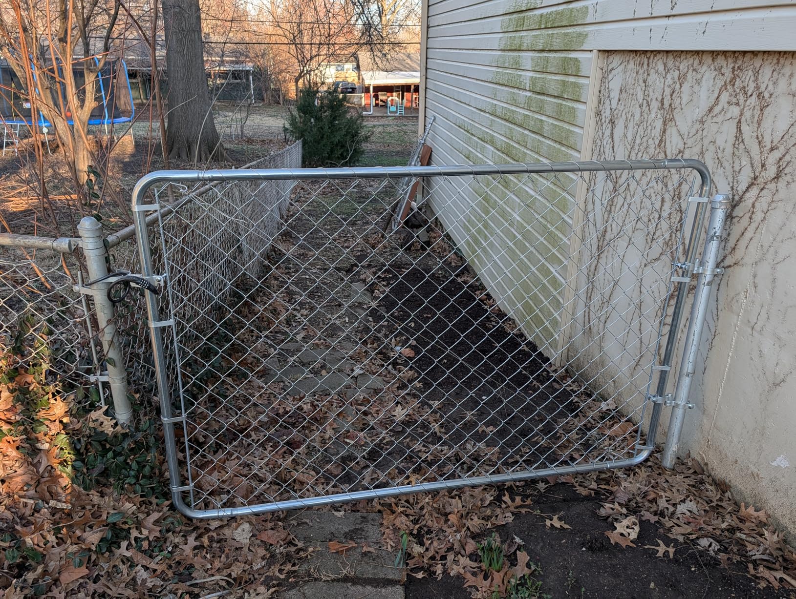 VEVOR Chain Link Fence Gate, 72 x 48 in, Adjustable Chain Link Fence Panel, Fit 2.2-6 ft (W) x 6 ft (H) Garden Fence Gate Opening, Fencing Gate with Plastic Coating, for Farm Black, Posts Not Included customer photo 2