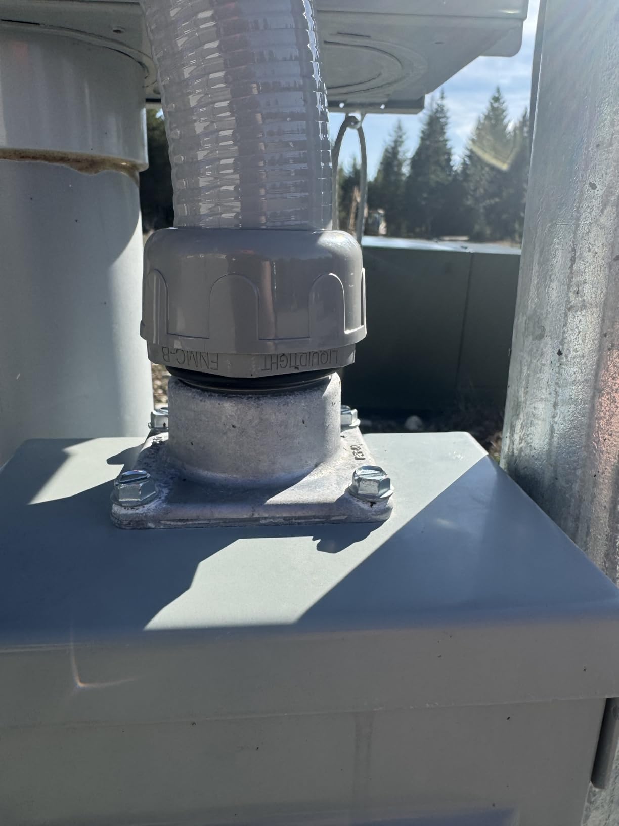 Liquid-Tight Conduit Connector Kit, Flexible Non Metallic Liquid Tight Electrical Conduit Kit, Waterproof Outdoor Electrical Conduit Pipe, Straight/Angle Fittings, Clamps (1-1/4 in x 25 ft) customer photo 2