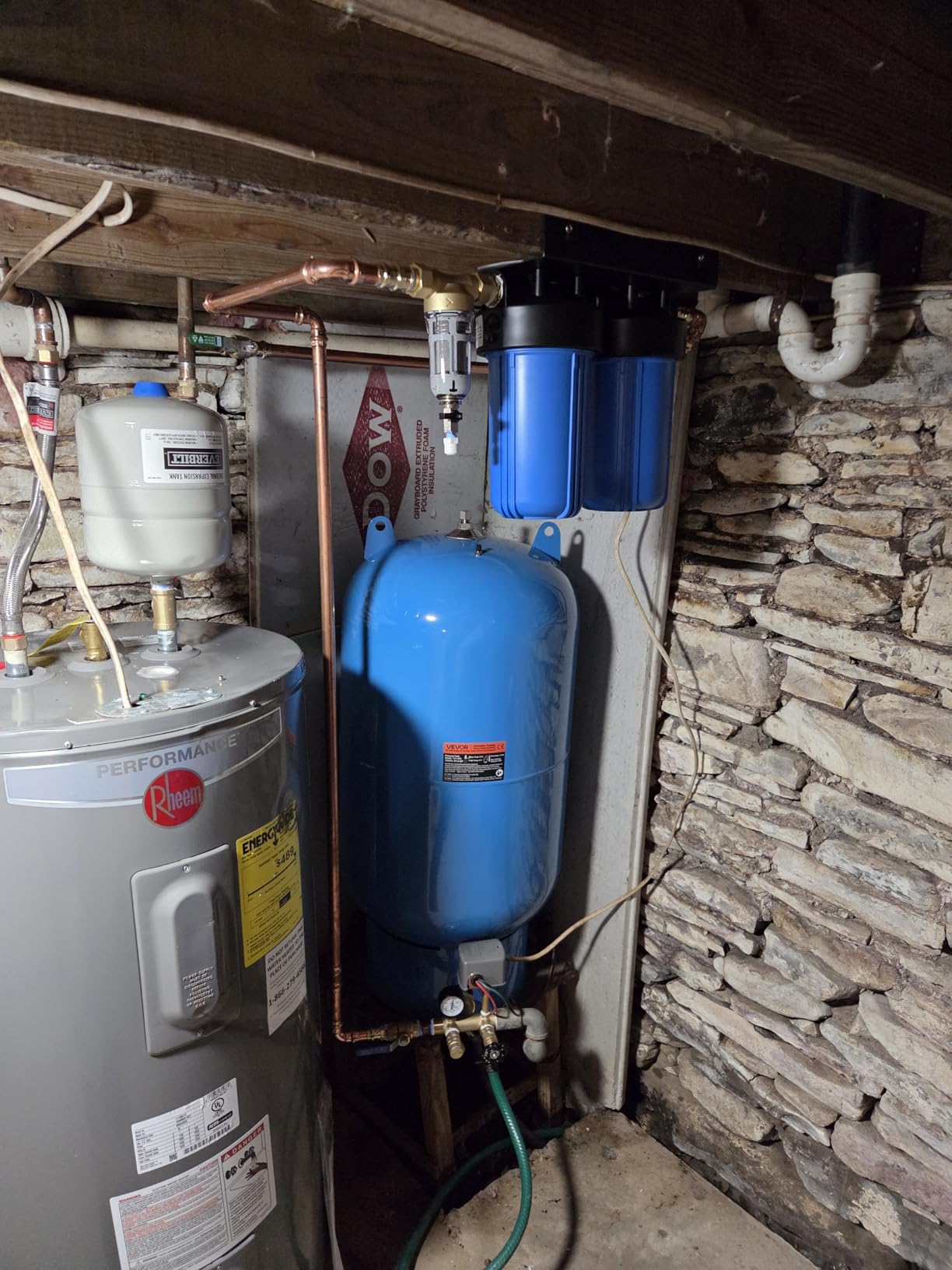 VEVOR 20-Gallon Vertical Well Pressure Tank, Pre-Charged Pressurized Water Tank for Well Pumps, Heavy-Duty Carbon Steel Water Storage Container customer photo 1