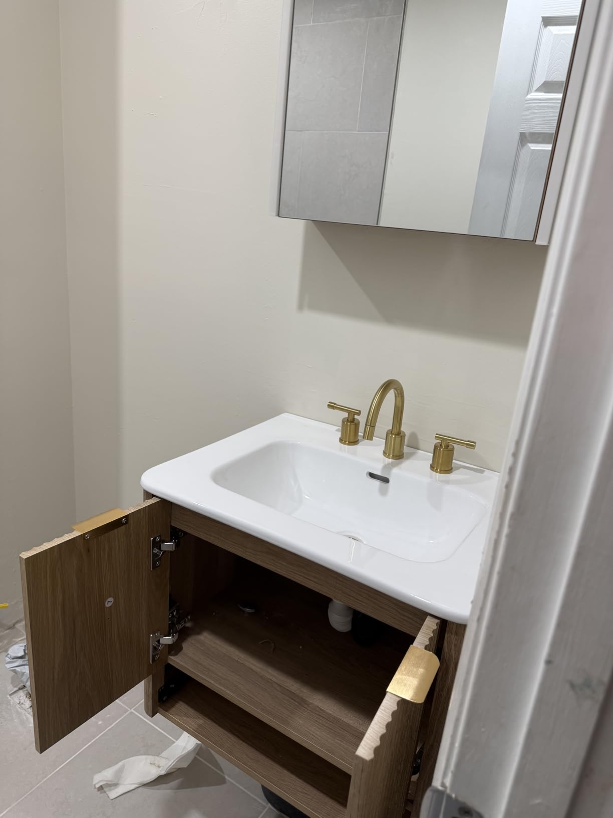 30 Inch Bathroom Vanity with Sink, Floating Bathroom Vanity Cabinet with 2 Doors 2 Drawers, Mid-Century Modern Fluted Storage Cabinet with Sink Combo Set, White customer photo 1