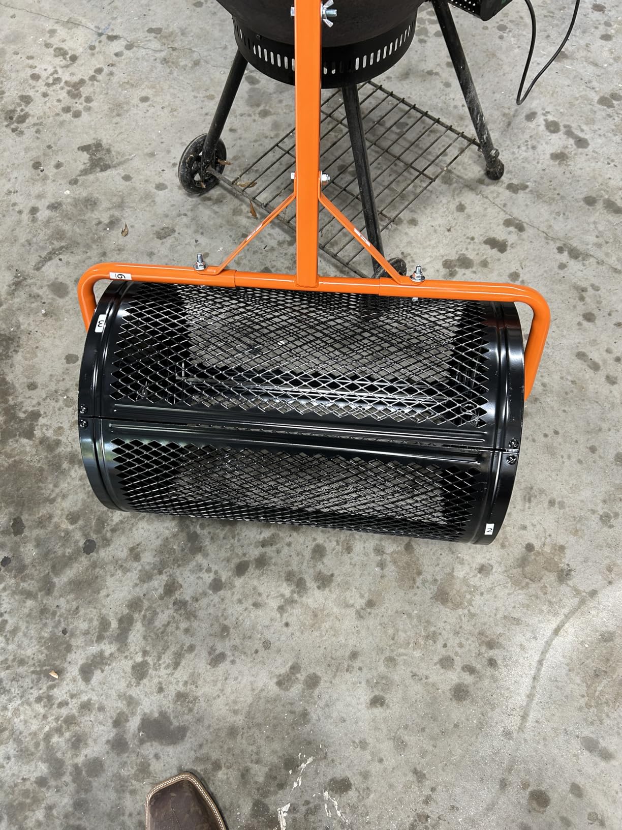 VEVOR Broadcast Spreader, 12ft Spreading Width, Push Broadcast Spreader with 13