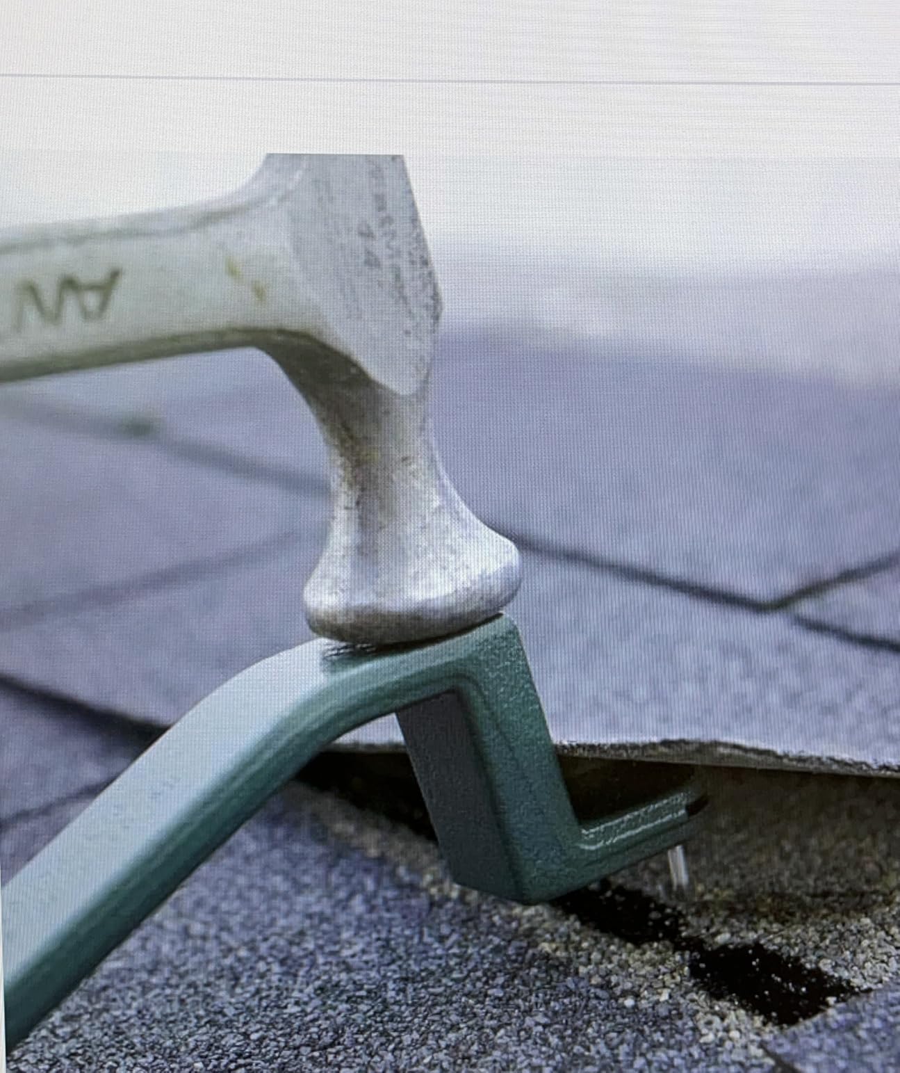 PacTool Roof Snake Roofing Tool for Shingle Removal & Nail Extraction Heavy-duty shingle pry bar customer photo 2