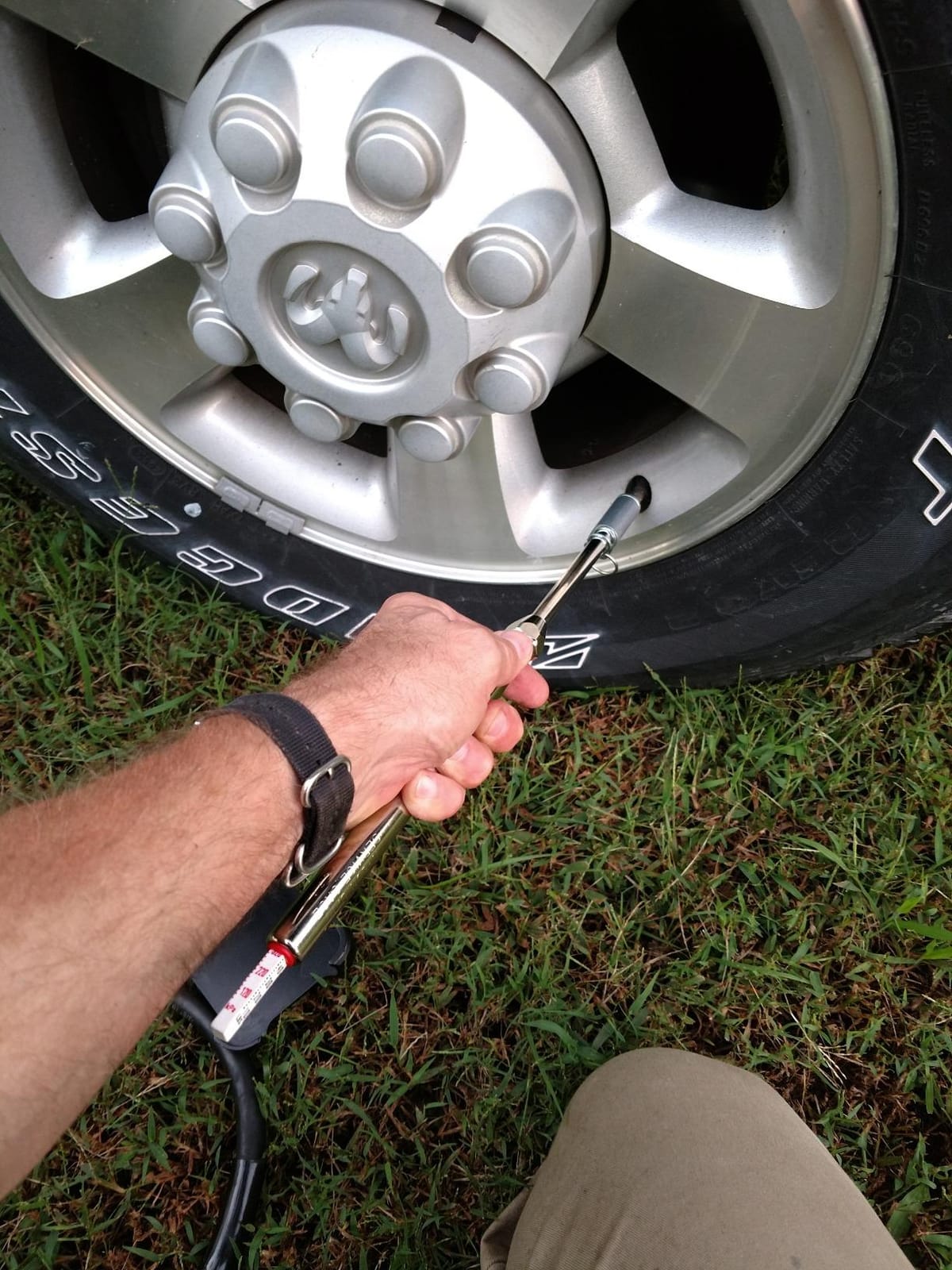 Milton S-986 Straight Foot Dual Head Tire Pressure Gauge with Dual Head Chuck, 10-160 PSI Heavy Duty Air Pressure Gauge for Semi Truck, Tractor Trailer, Dually, RV and Automotive Tires customer photo 2